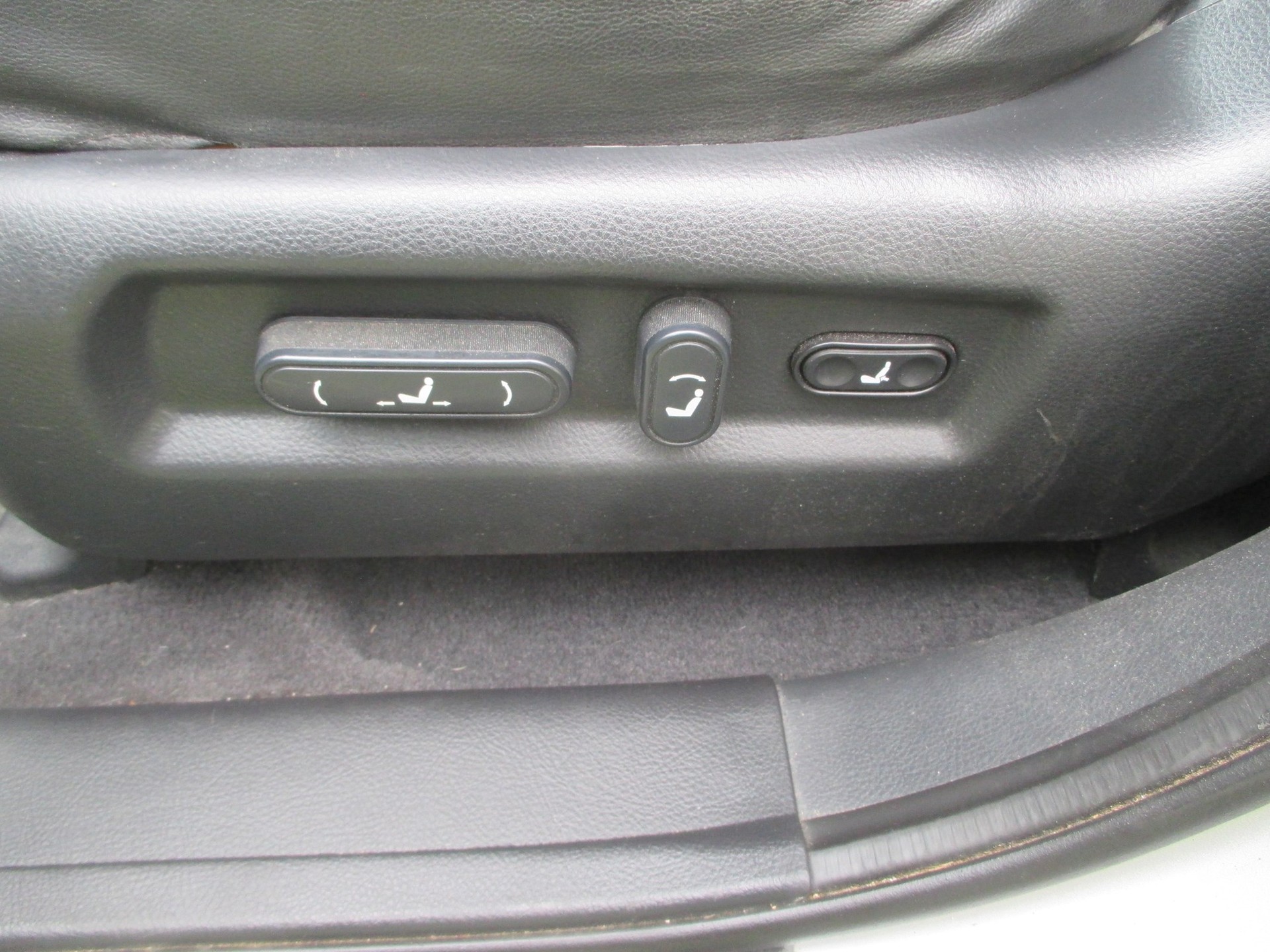 HYUNDAI Santa Fe 2.2 CRDi Premium 4WD Automatic-image-8