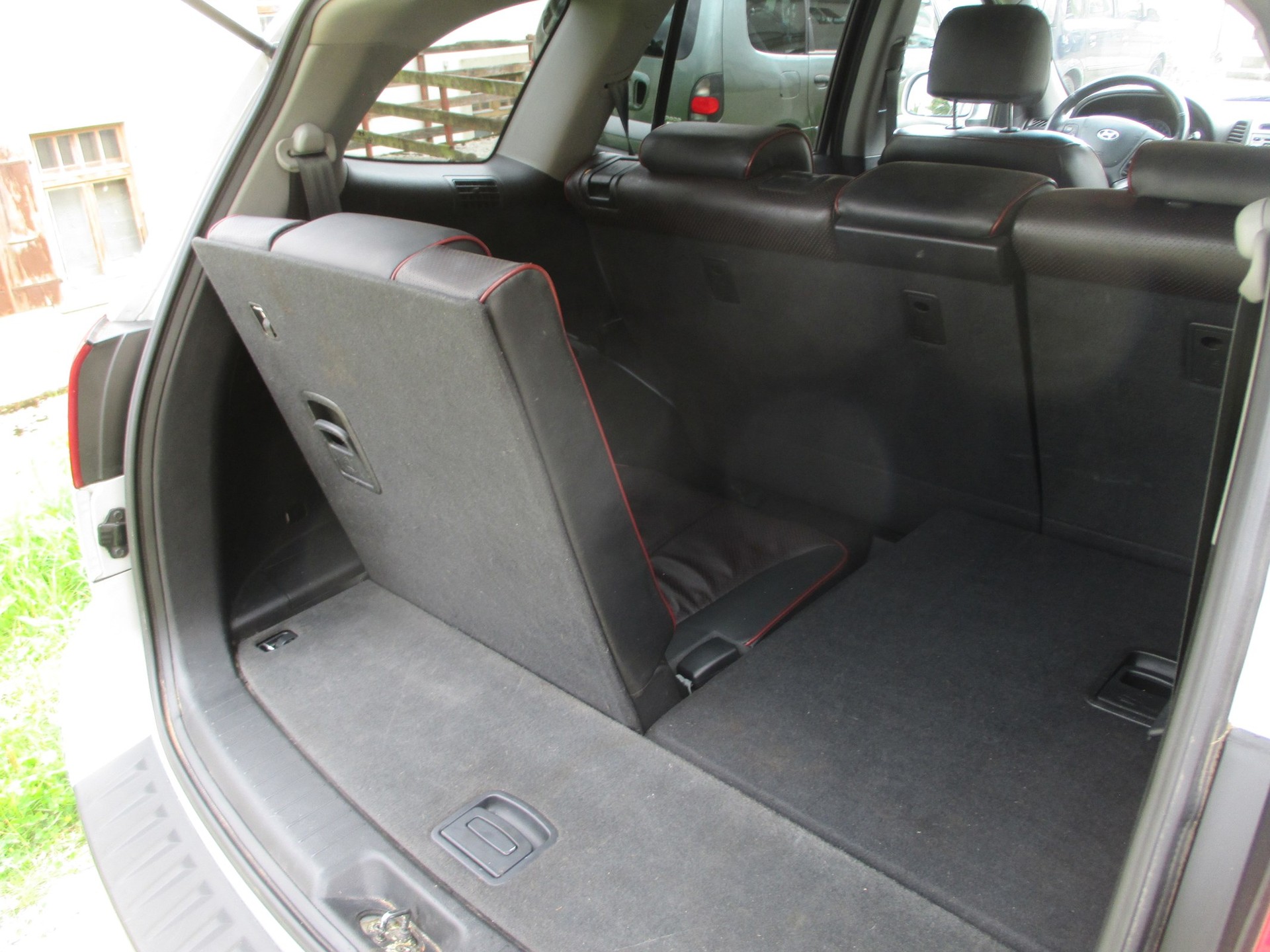 HYUNDAI Santa Fe 2.2 CRDi Premium 4WD Automatic-image-10