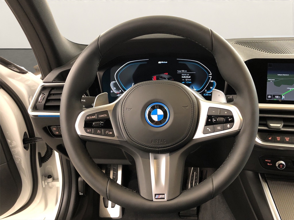 BMW 330e xDrive M Sport-image-7