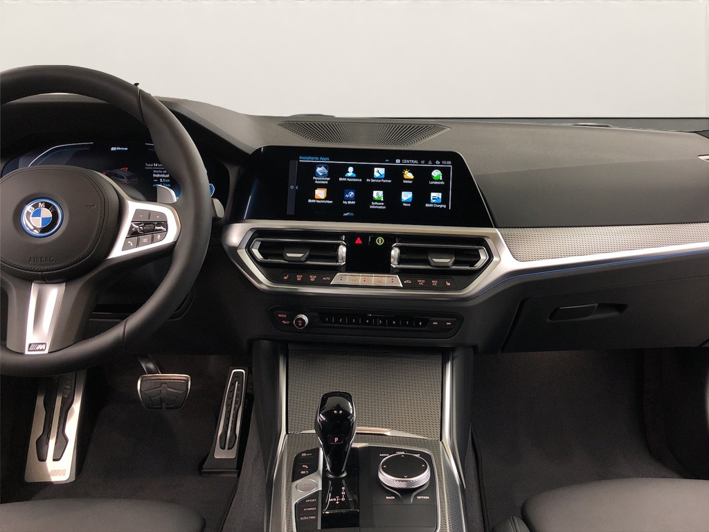 BMW 330e xDrive M Sport-image-8