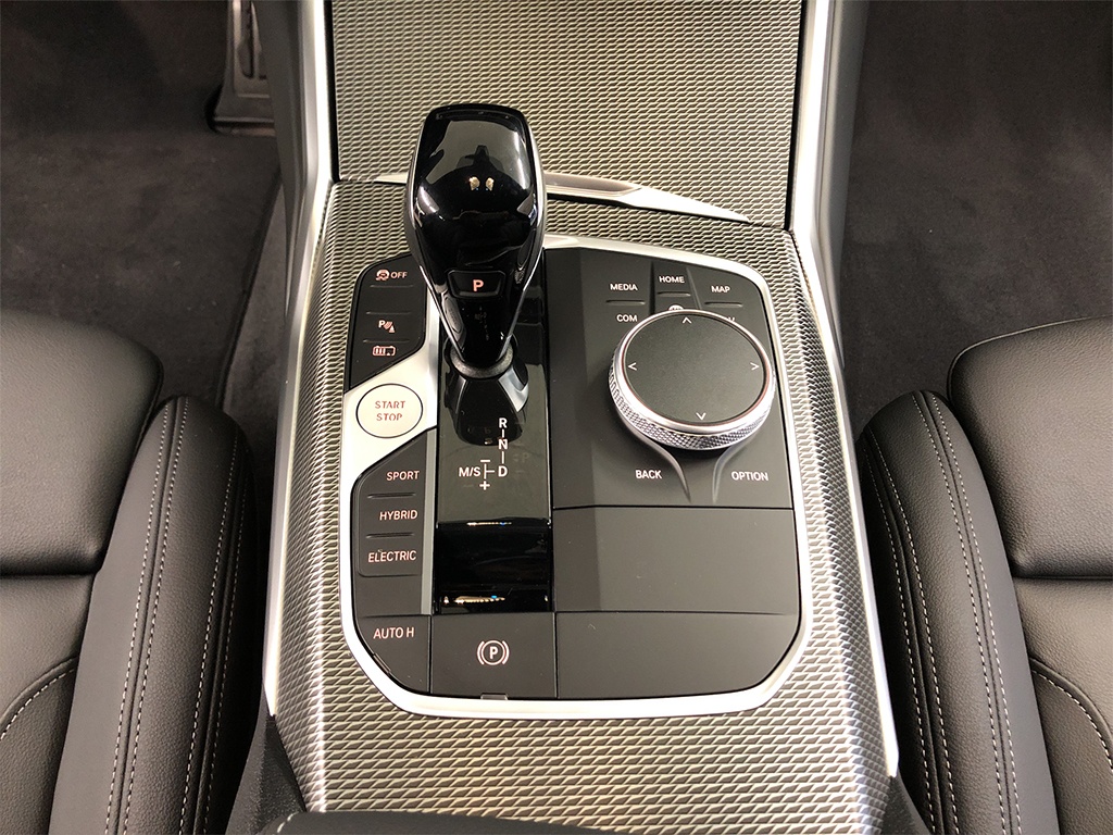 BMW 330e xDrive M Sport-image-12