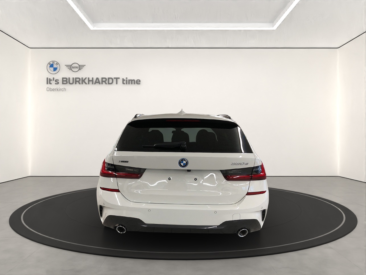 BMW 330e xDrive M Sport-showroom-element-1