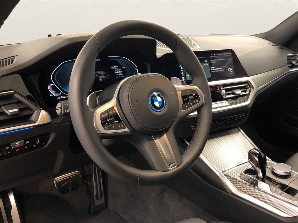 BMW 330e xDrive M Sport-image-6