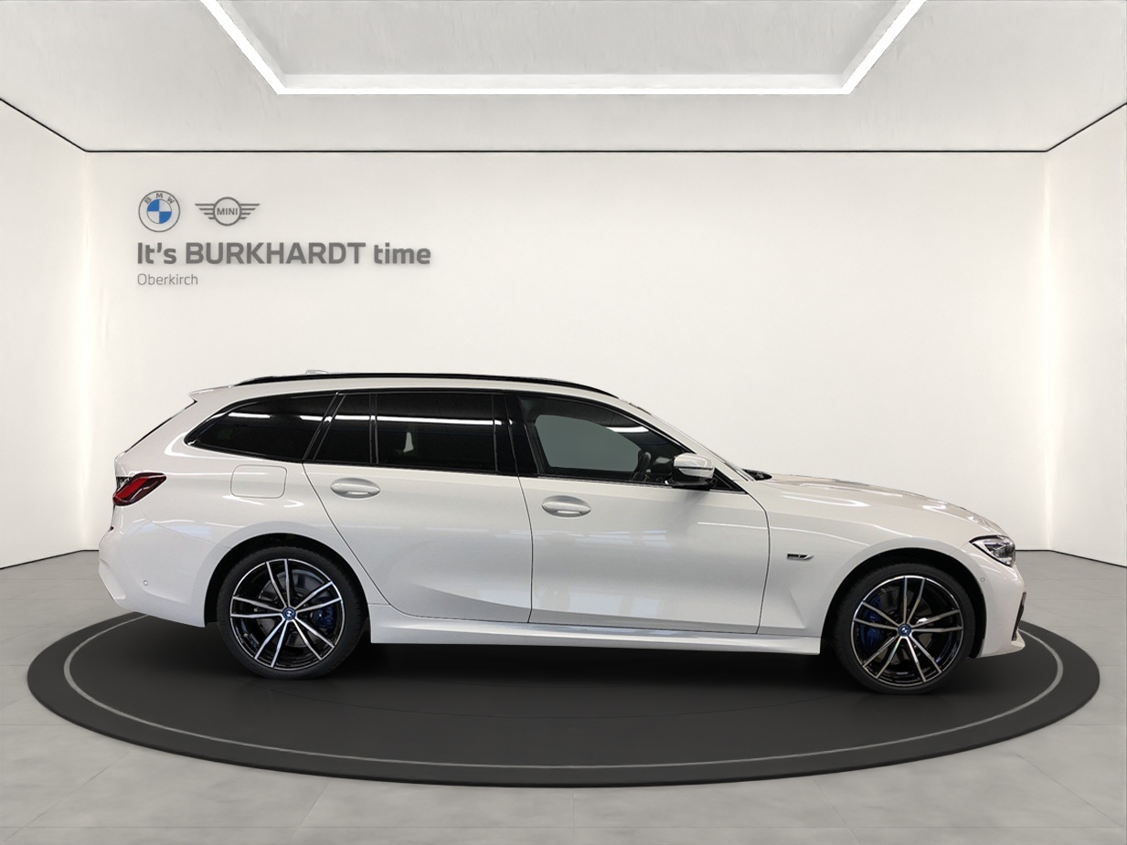 BMW 330e xDrive M Sport-showroom-element-3