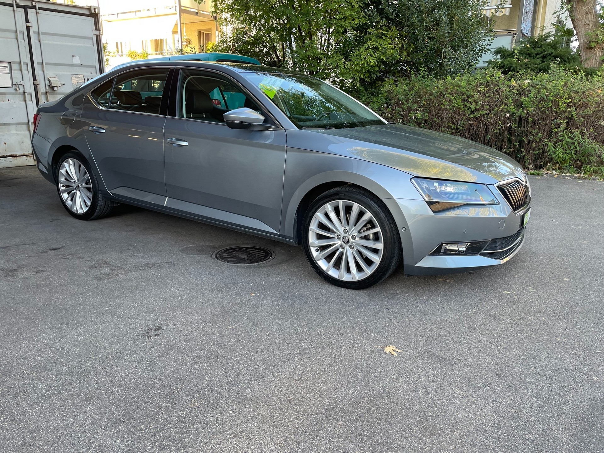 SKODA Superb 2.0 TDi Style DSG-image-1