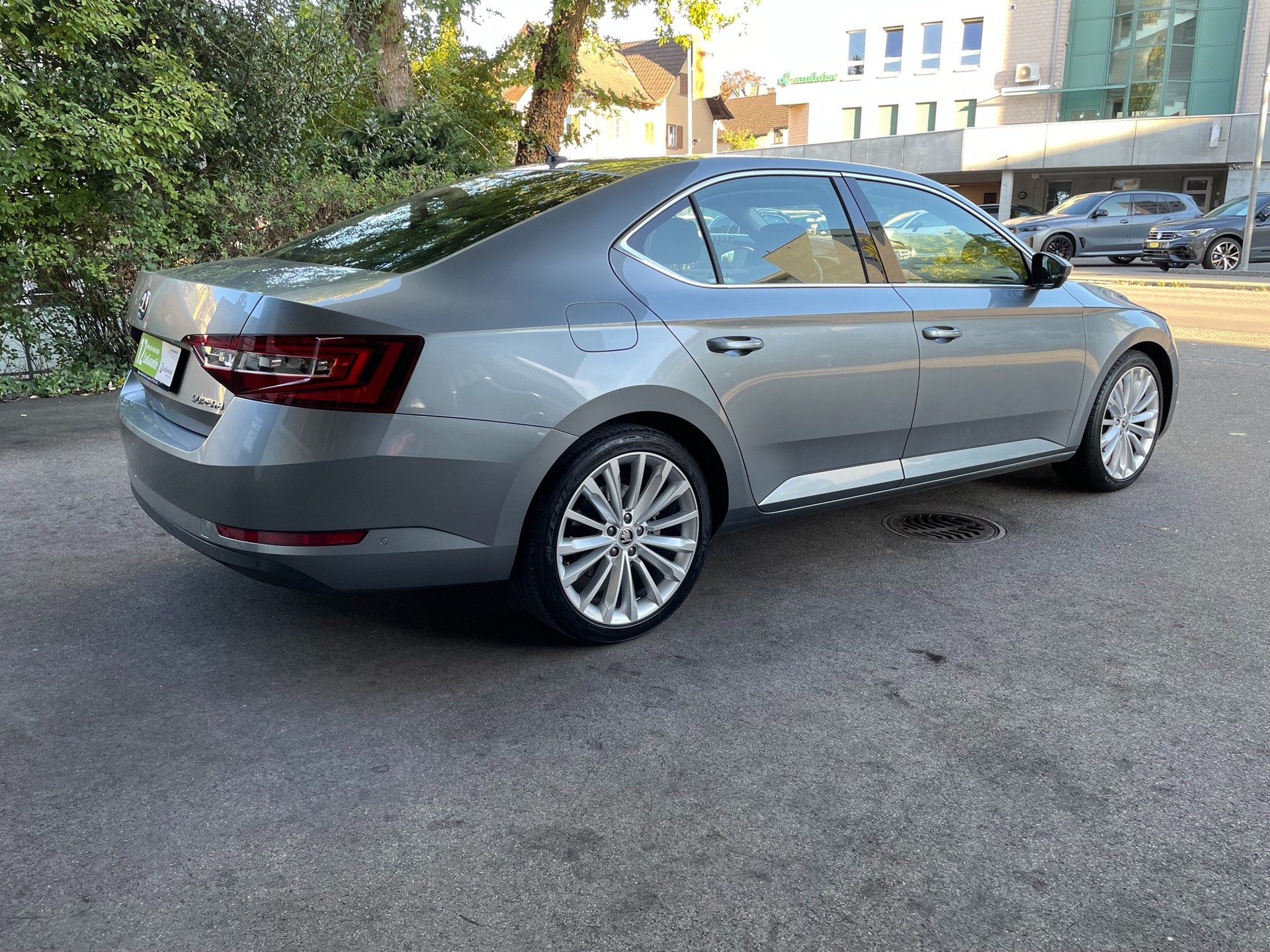 SKODA Superb 2.0 TDi Style DSG-image-3