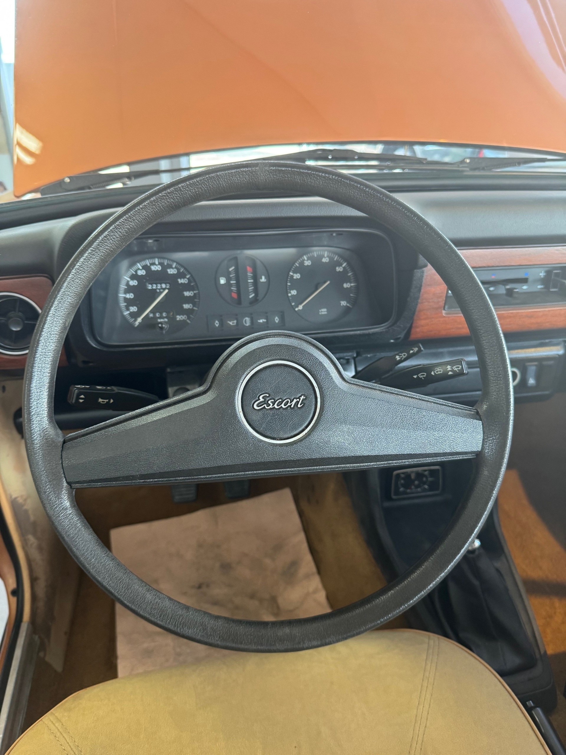 FORD Escort 1.6 Ghia-image-2