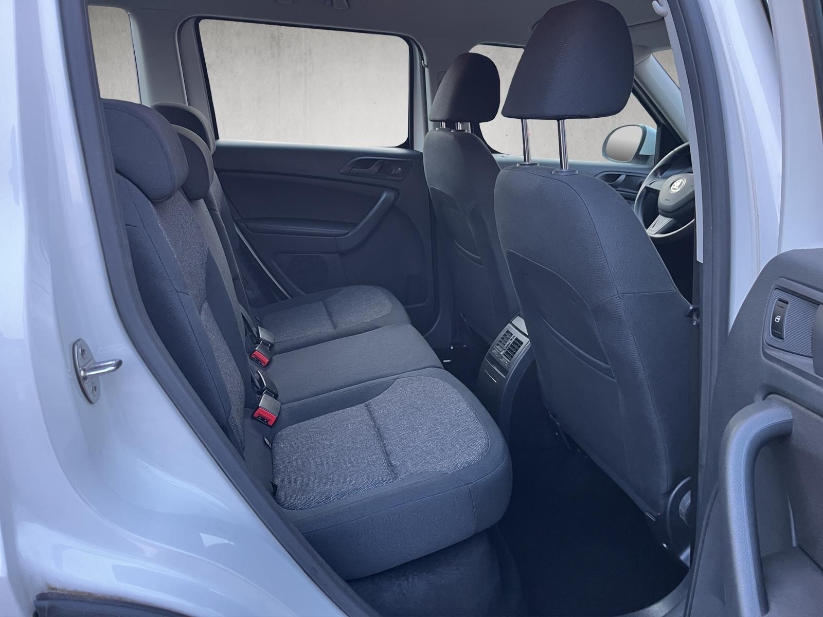 SKODA Yeti 1.2 TSI Active 4x2 DSG-image-11