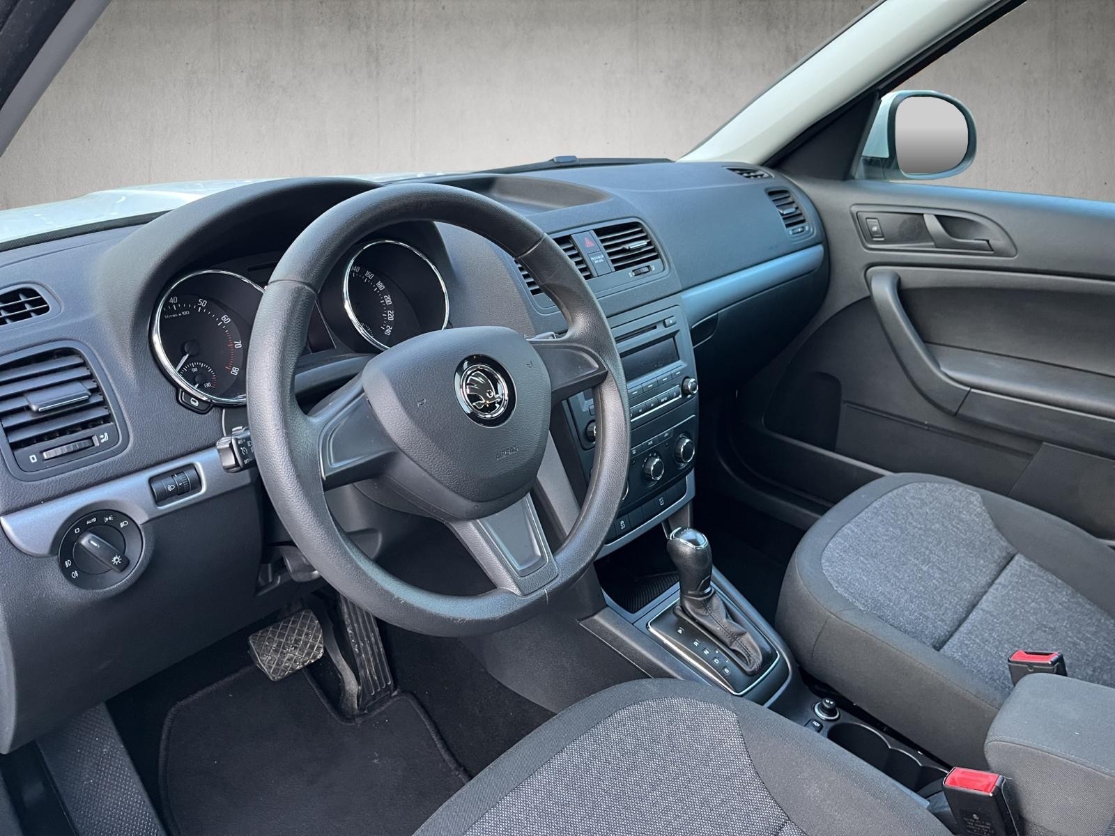 SKODA Yeti 1.2 TSI Active 4x2 DSG-image-13