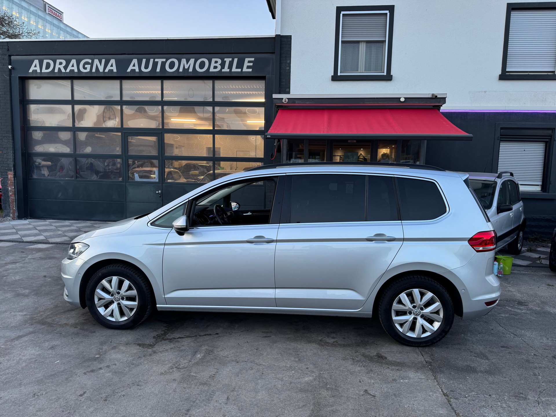 VW Touran 2.0 TDI BlueMotion Technology United DSG-image-4