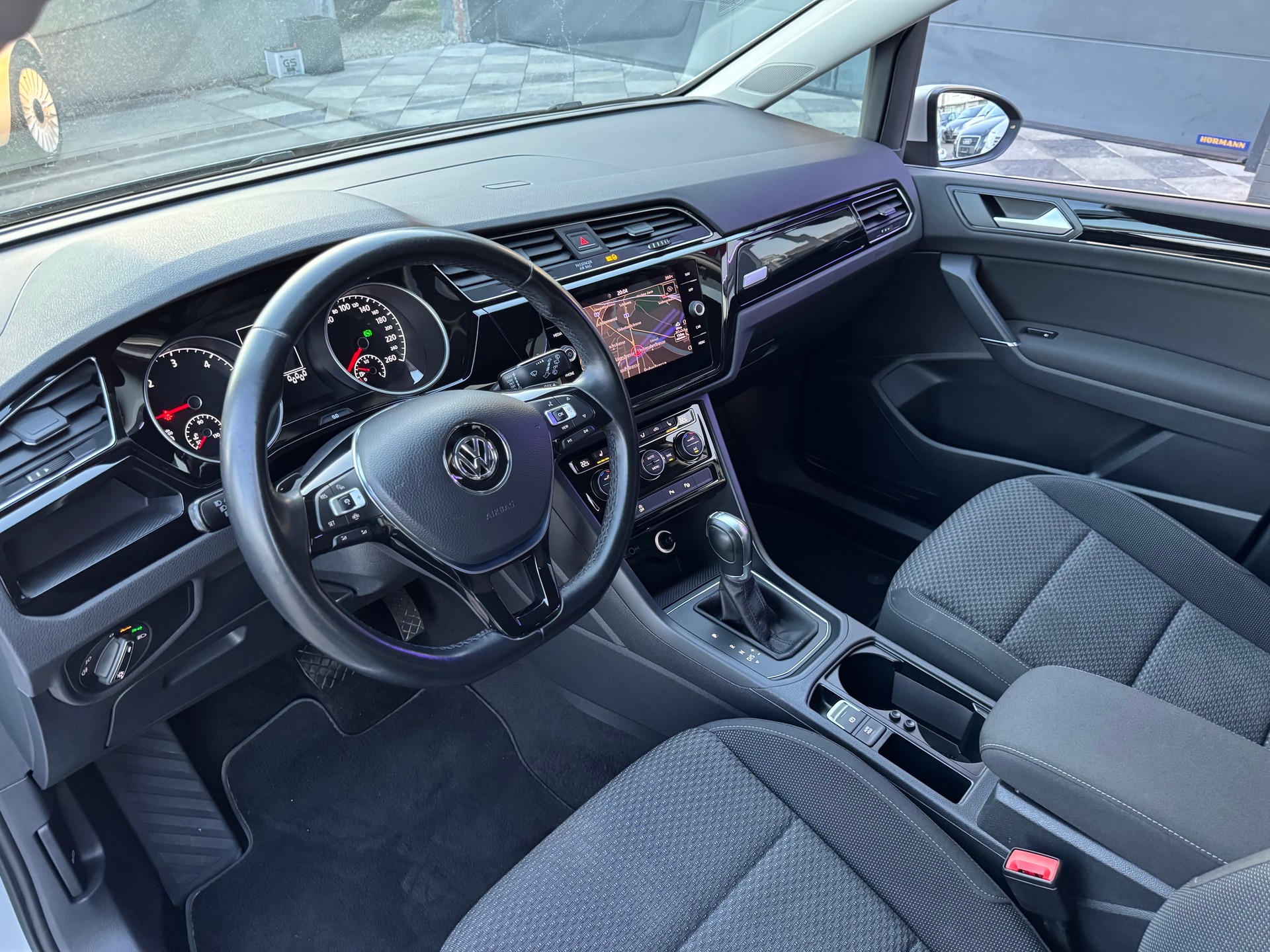 VW Touran 2.0 TDI BlueMotion Technology United DSG-image-11