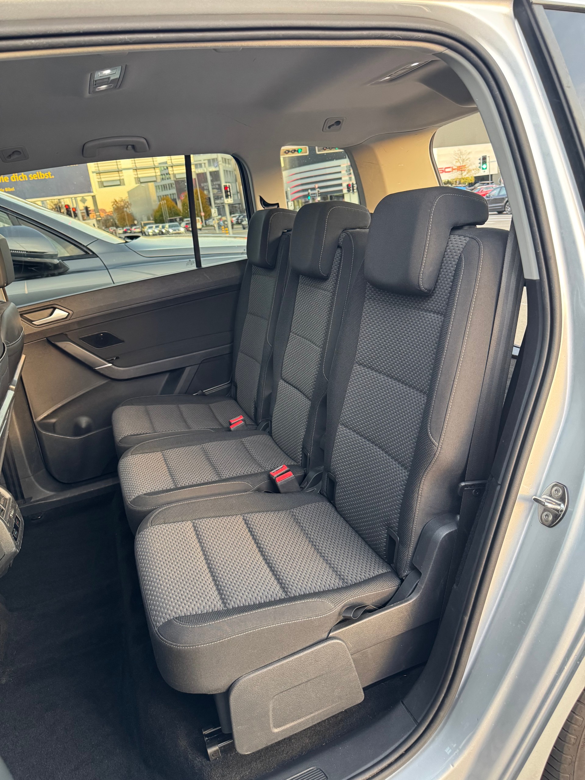 VW Touran 2.0 TDI BlueMotion Technology United DSG-image-22