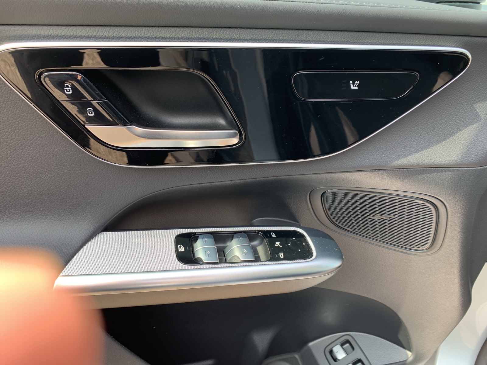 MERCEDES-BENZ GLC 300 e 4M 9G-Tronic-image-9