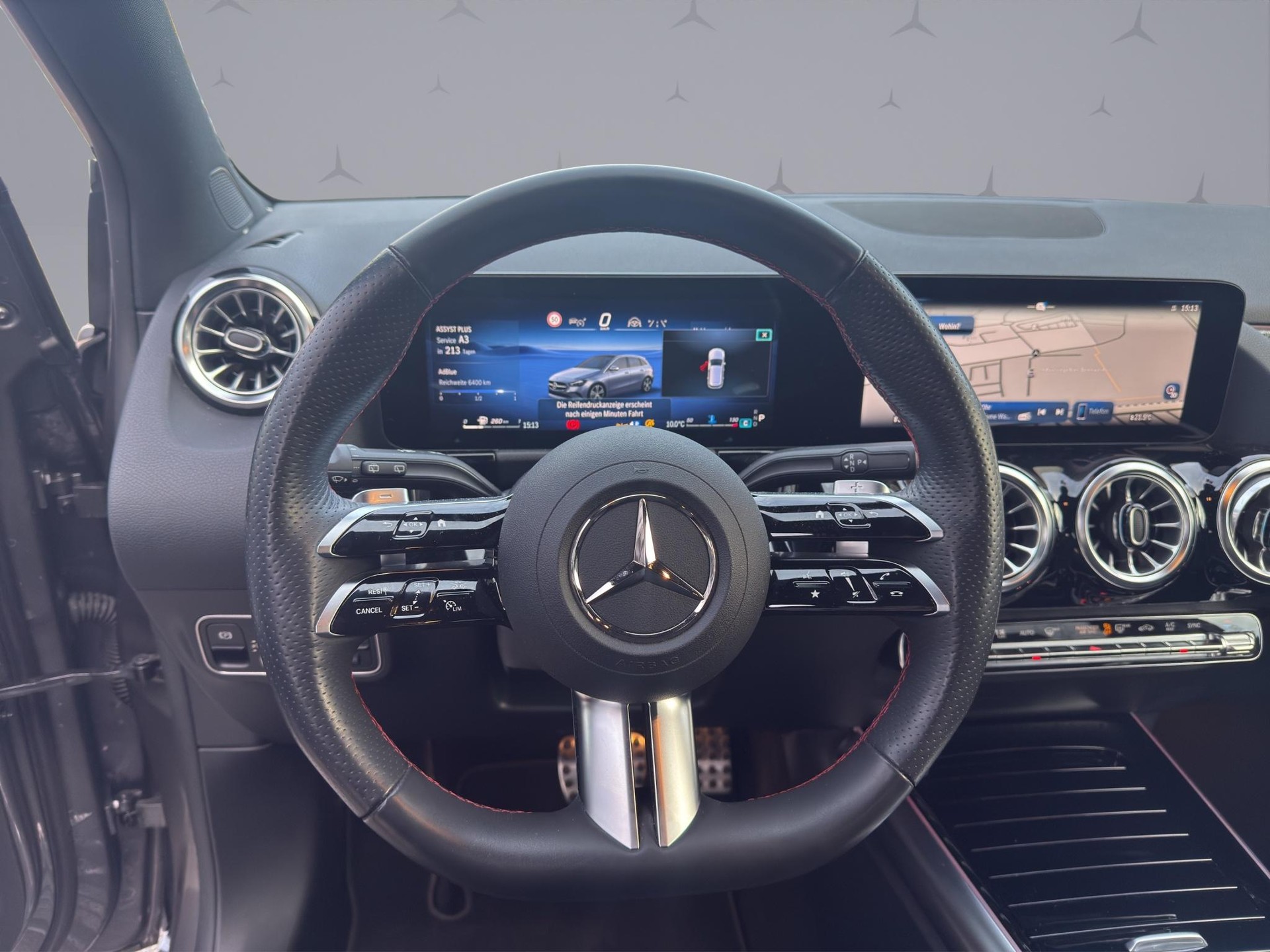 MERCEDES-BENZ B 220 d AMG Line-image-11