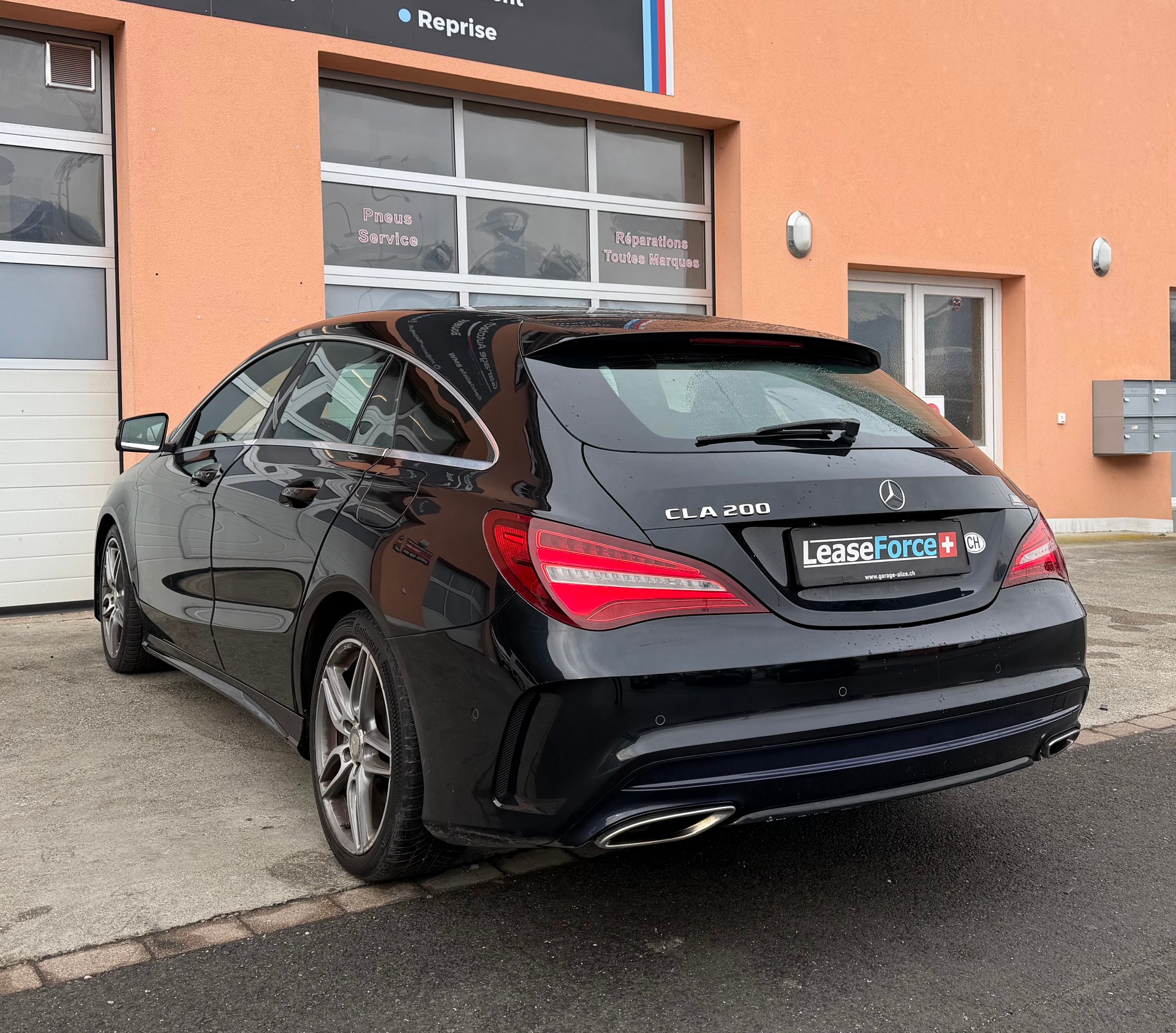 MERCEDES-BENZ CLA Shooting Brake 200 AMG Line 7G-DCT-showroom-element-2