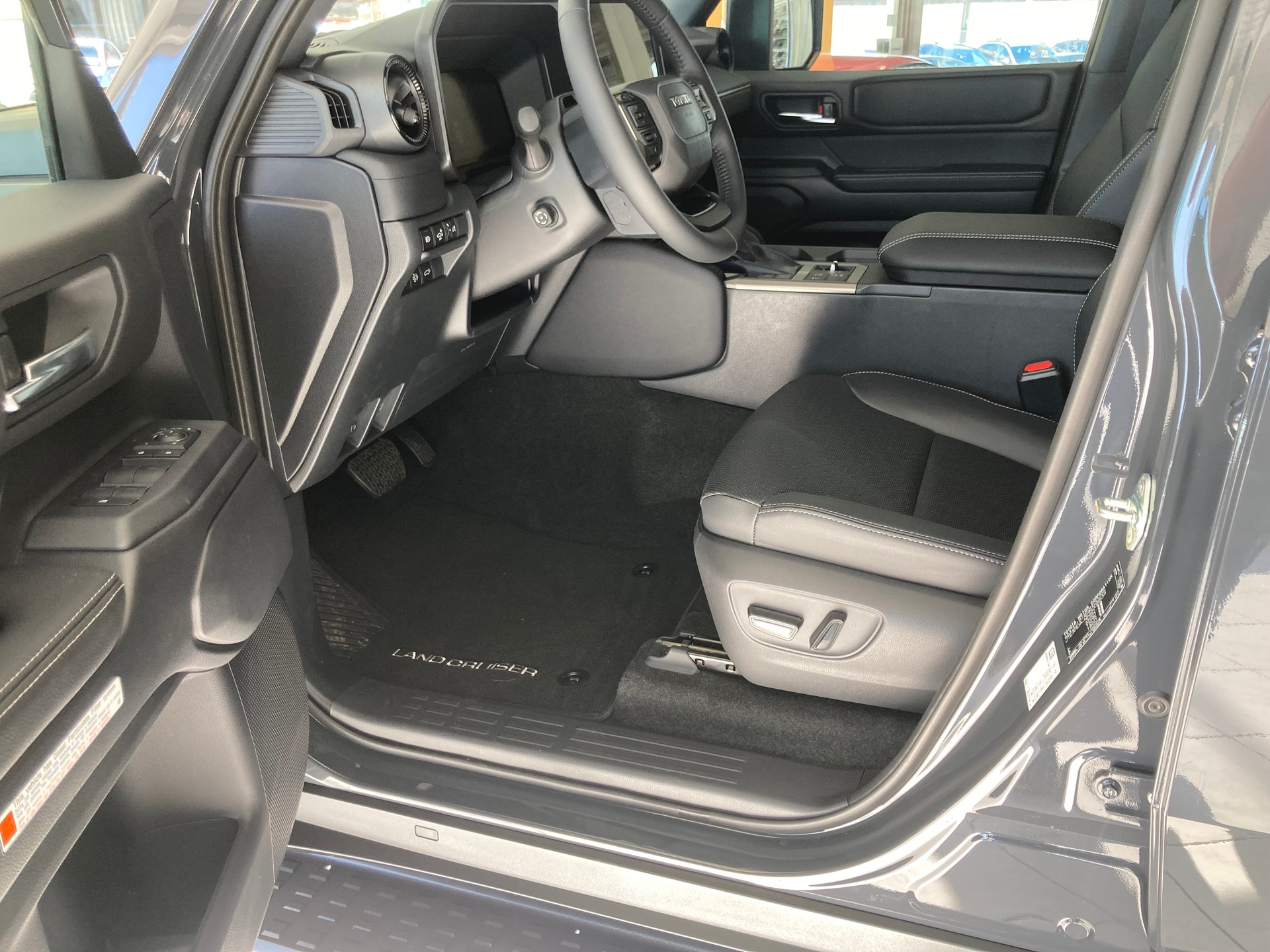 TOYOTA Land Cruiser 2.8TD Style-image-13