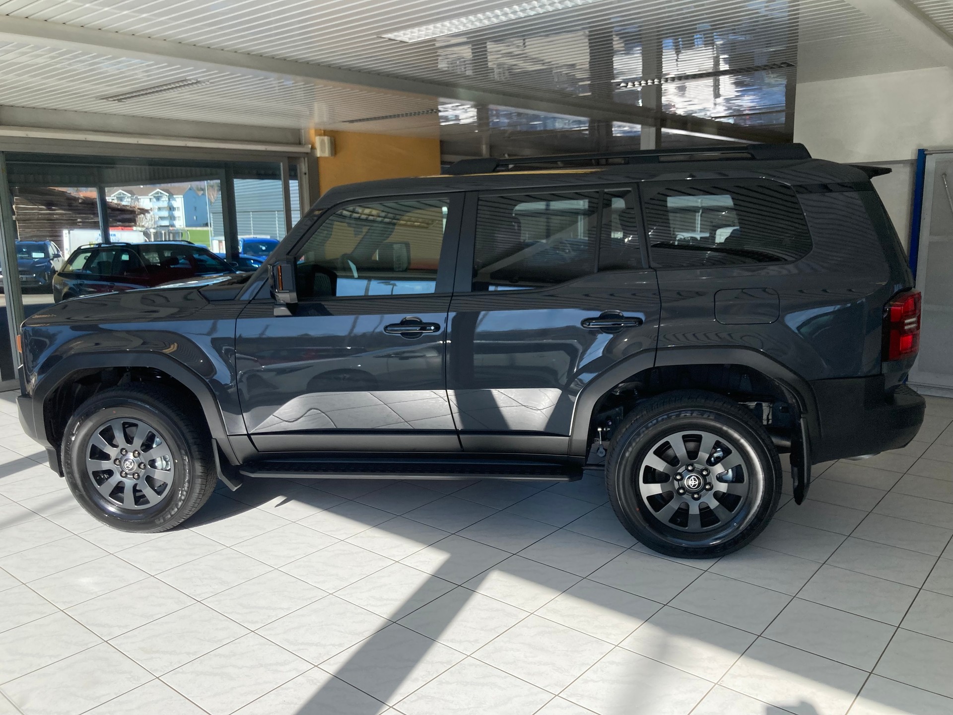 TOYOTA Land Cruiser 2.8TD Style-image-8
