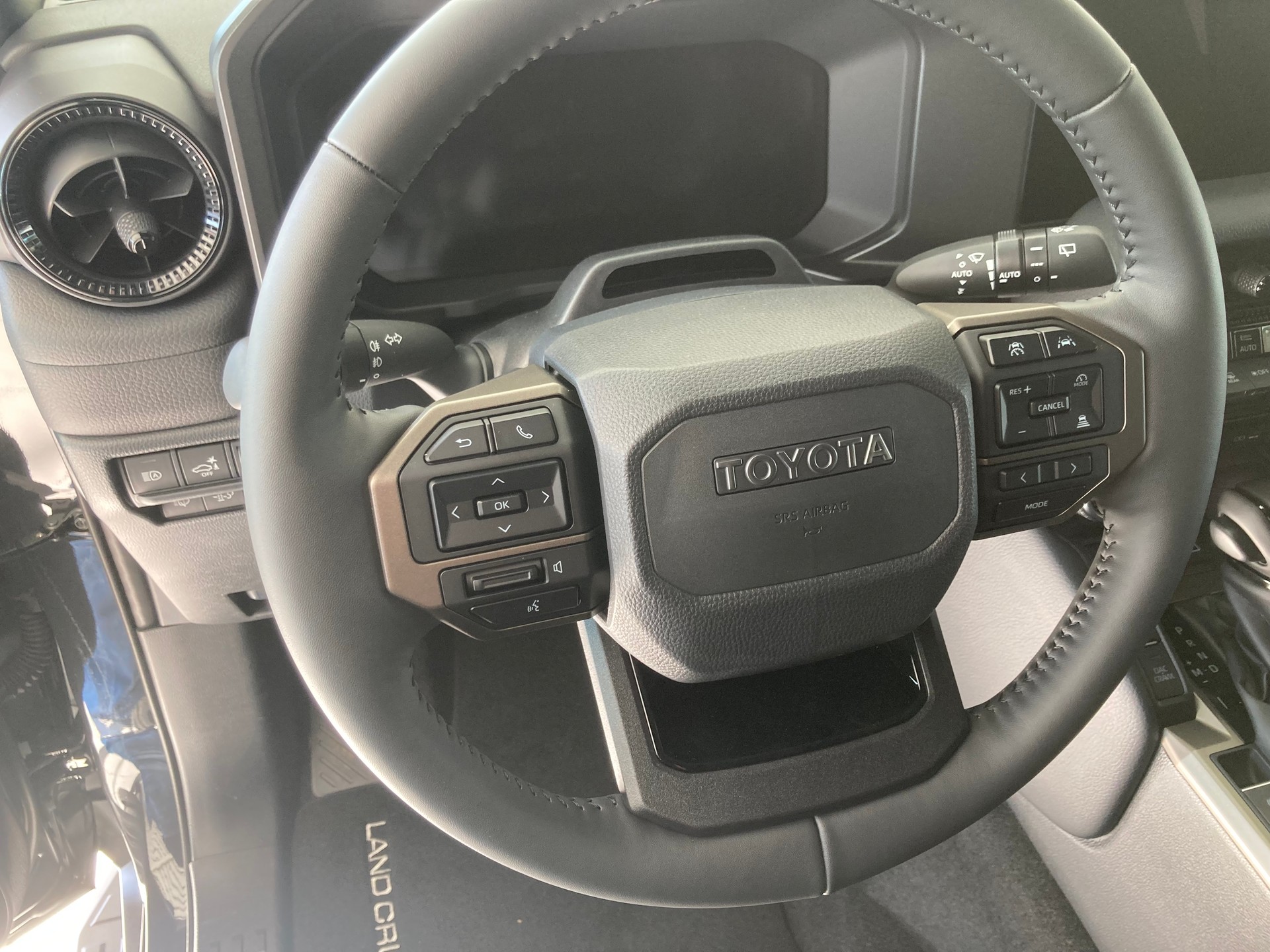 TOYOTA Land Cruiser 2.8TD Style-image-11