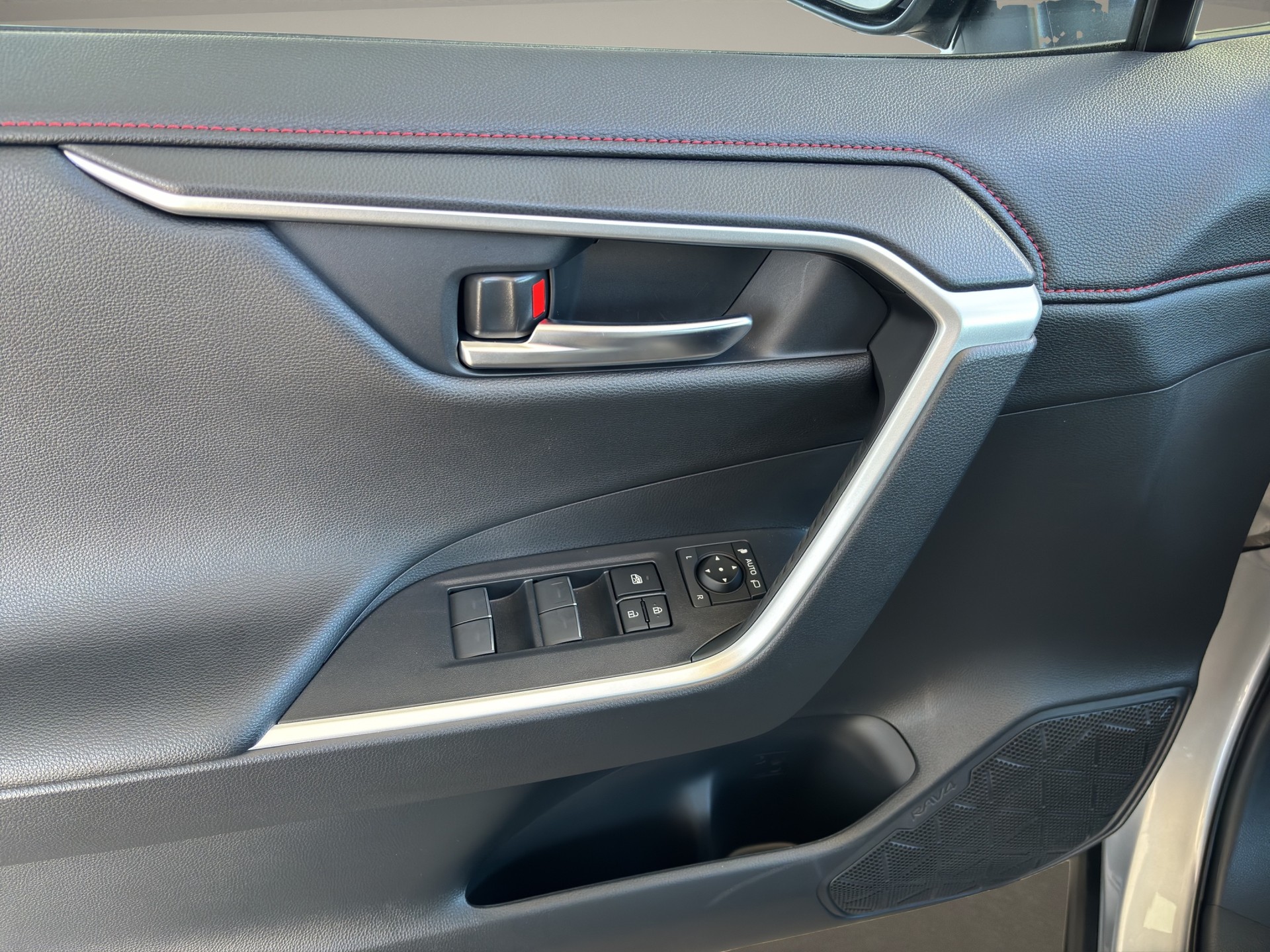 TOYOTA RAV-4 2.5 PHEV Trend e-CVT 4WD-image-18