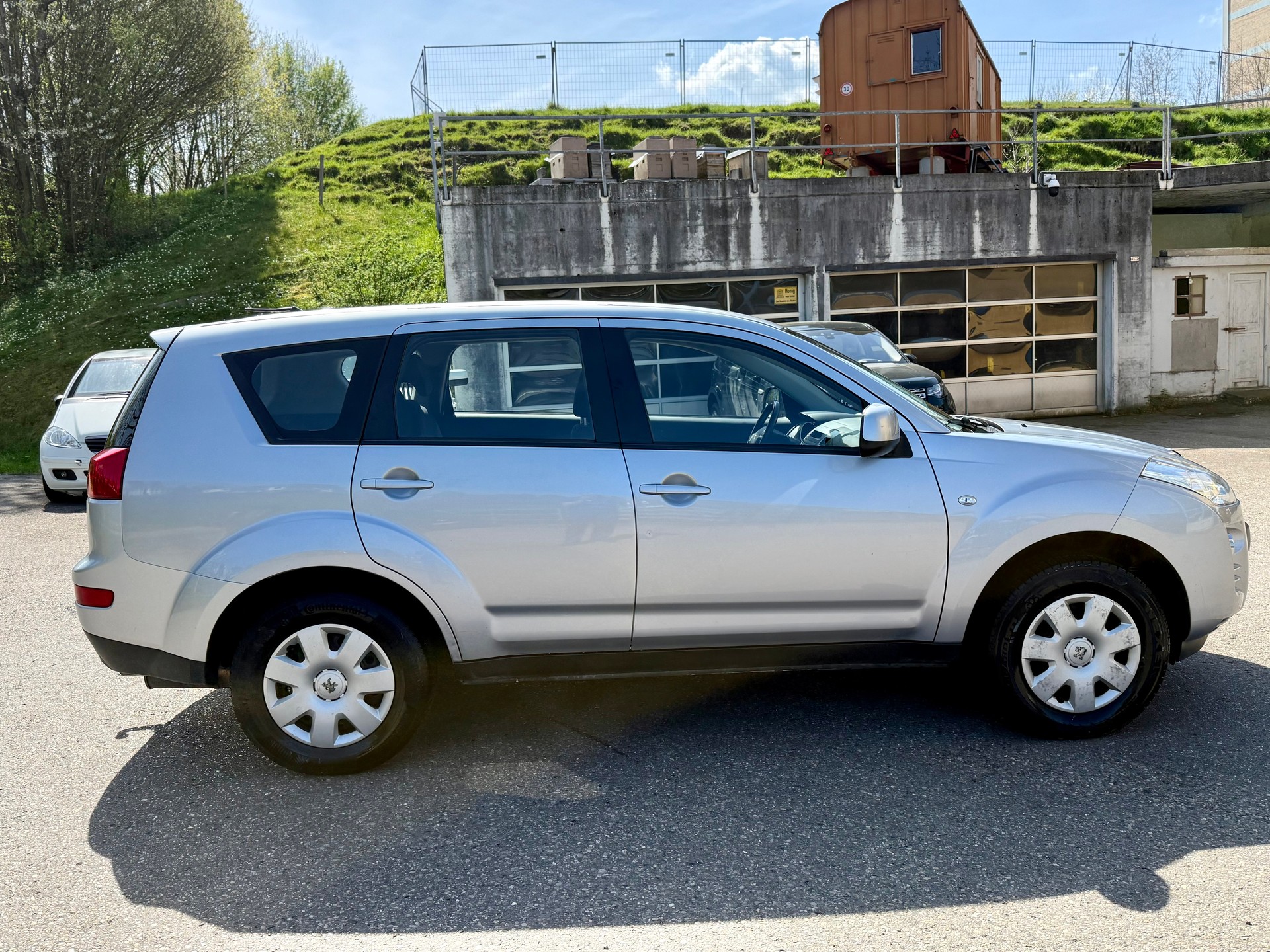 PEUGEOT 4007 2.4 Confort-image-5