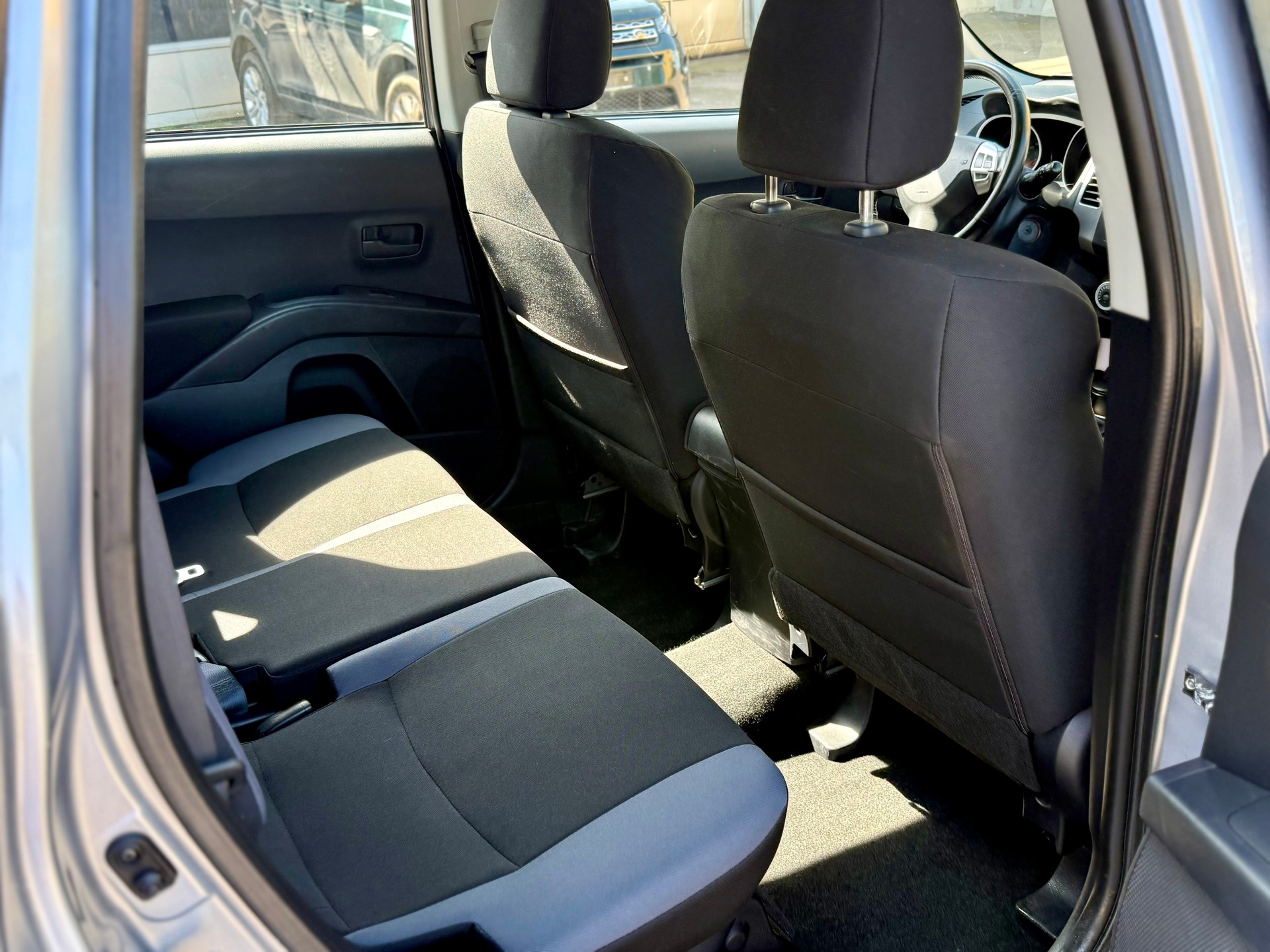 PEUGEOT 4007 2.4 Confort-image-8