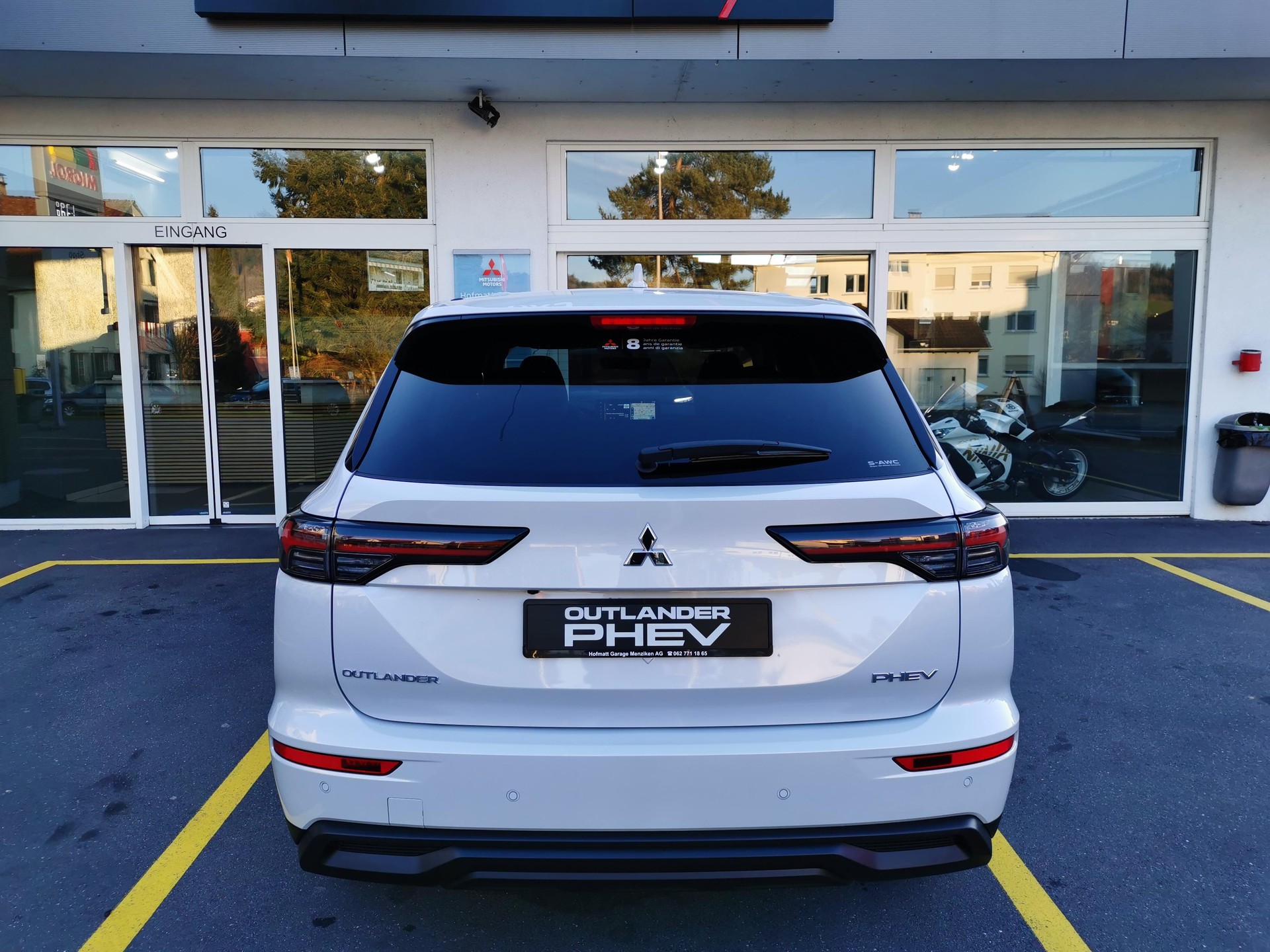 MITSUBISHI Outlander 2.4 PHEV Invite 4x4-image-3