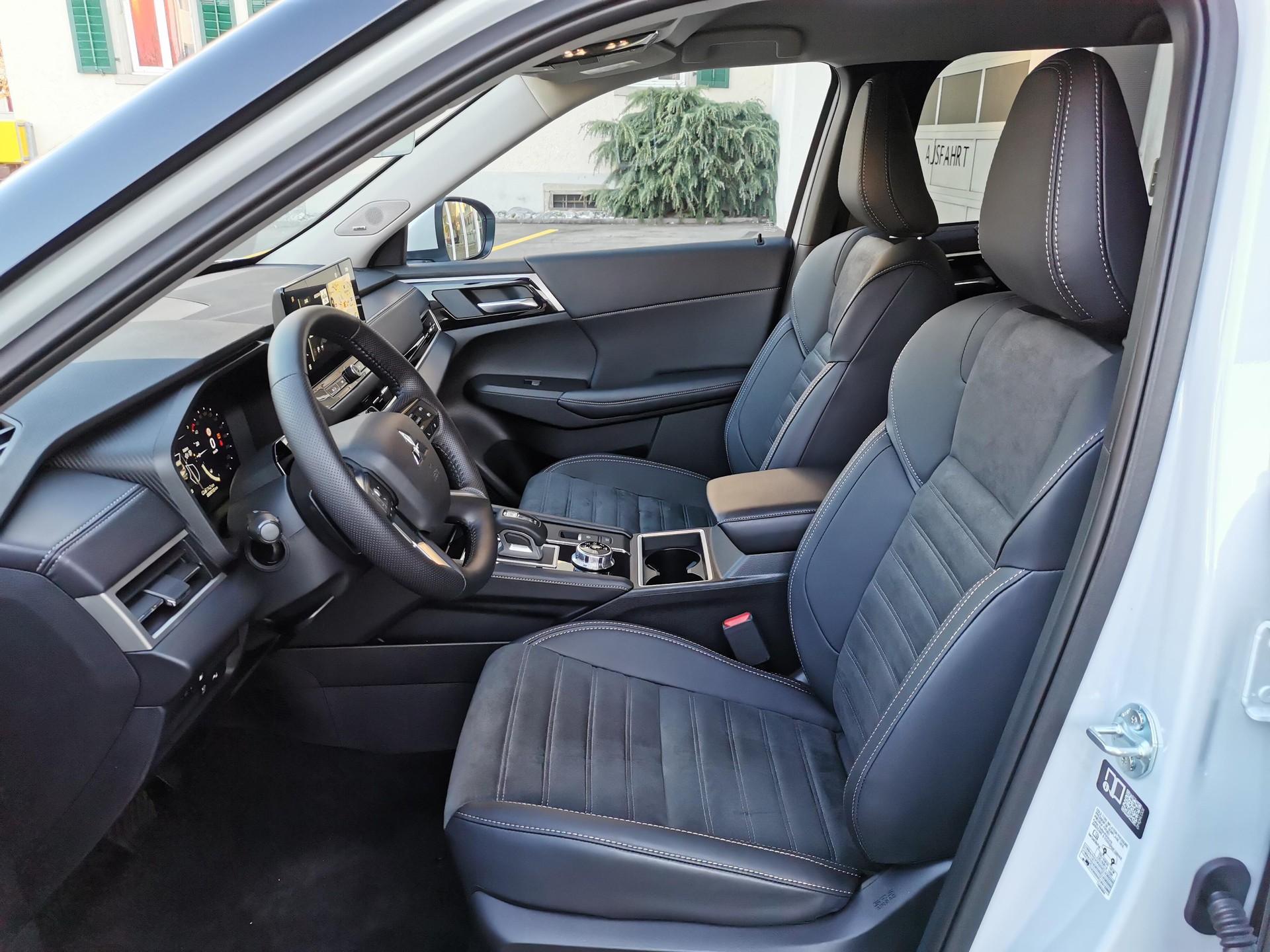 MITSUBISHI Outlander 2.4 PHEV Invite 4x4-image-6
