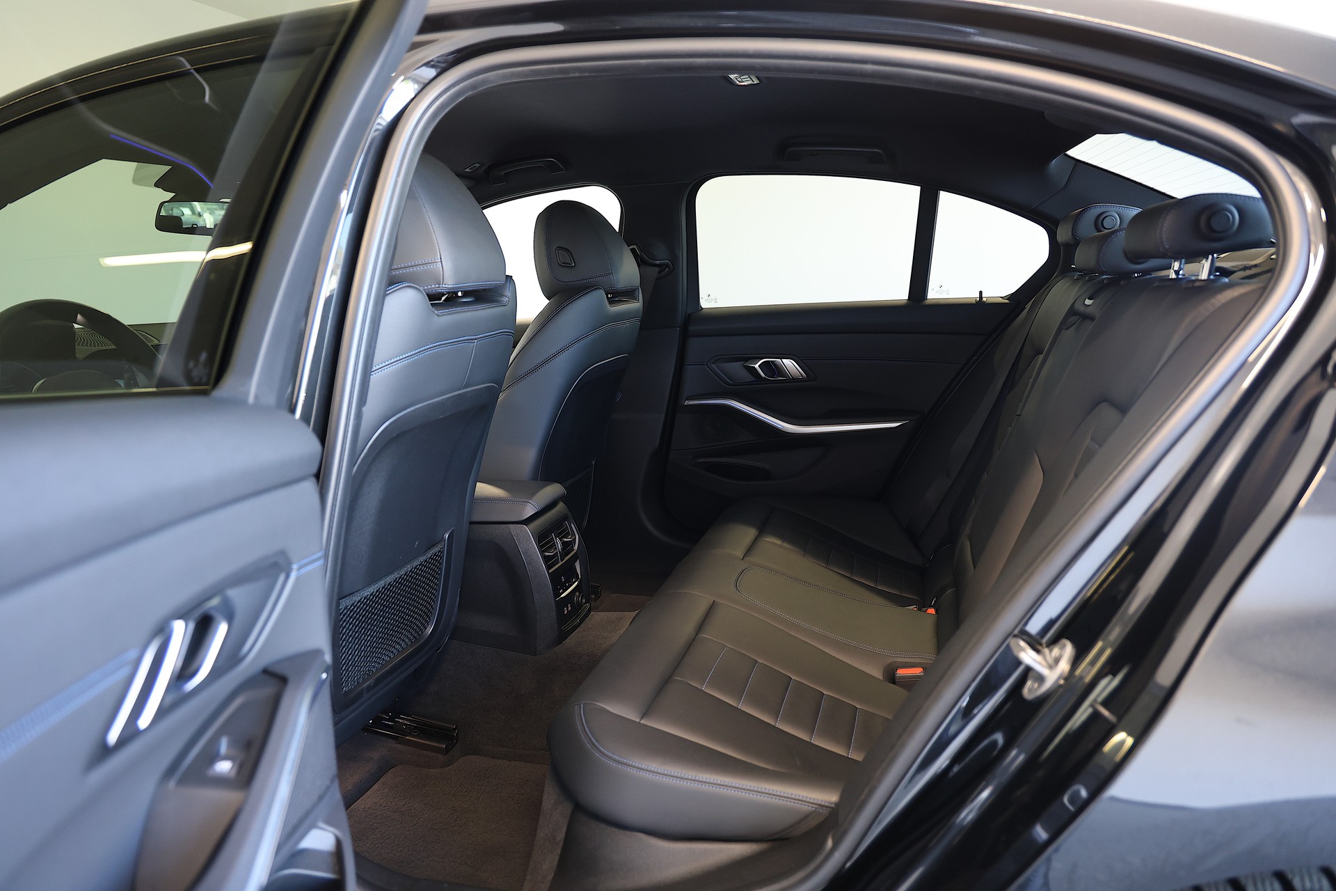 BMW 320d xDrive M Sport Steptronic-image-14