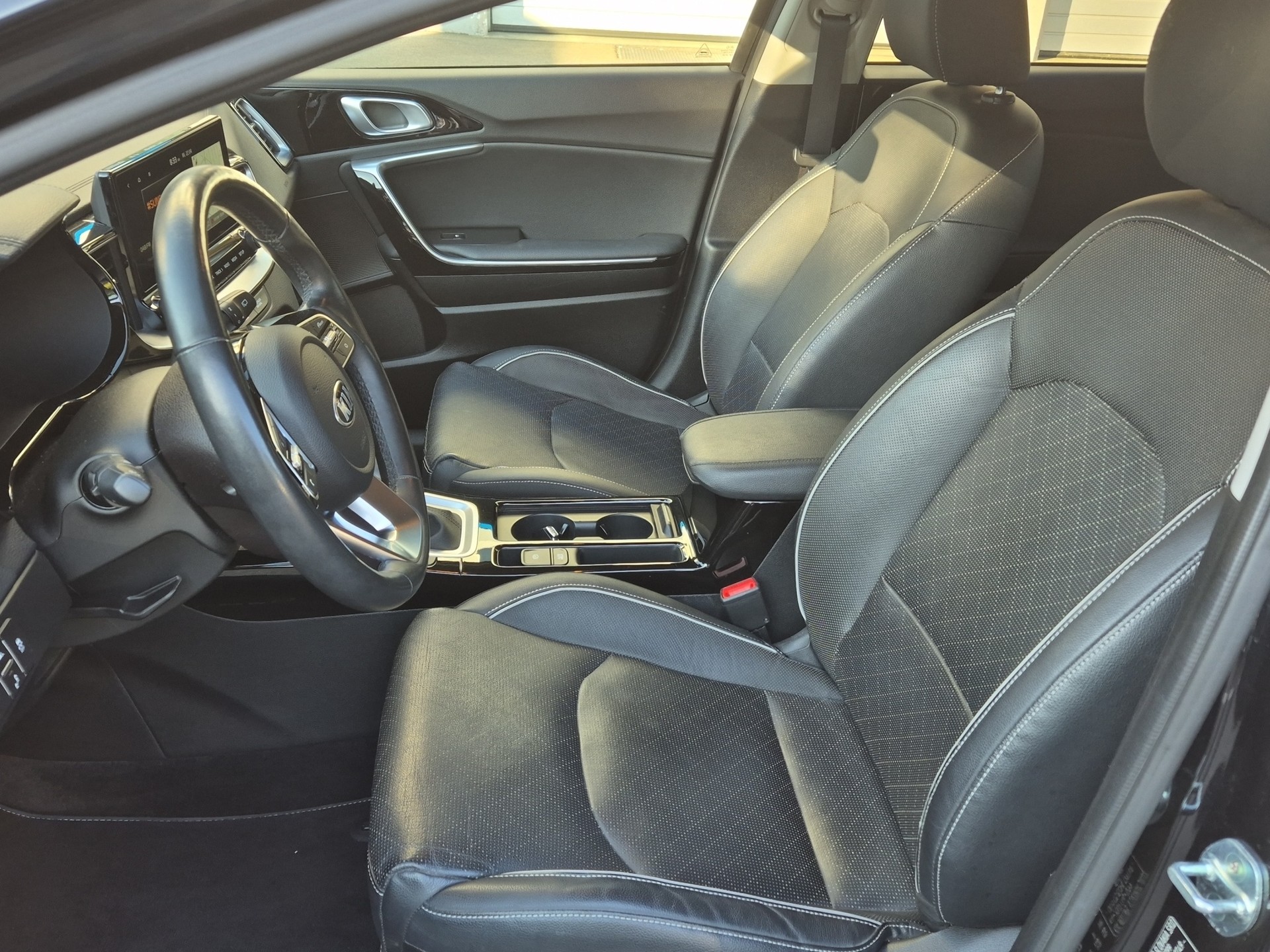 KIA Ceed 1.5 T-GDi MHEV Style DCT-image-9