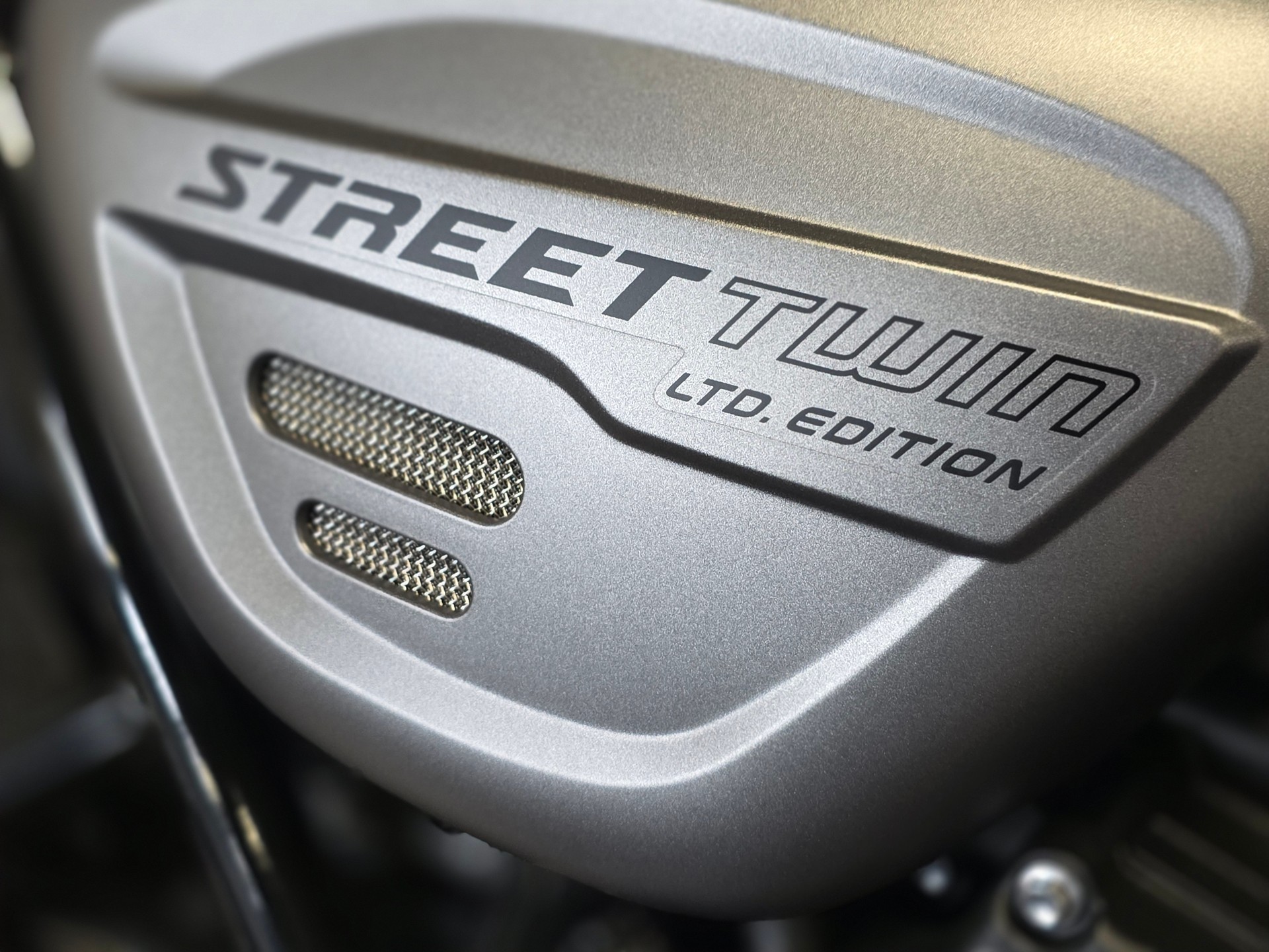 TRIUMPH Street Twin 900 Special Edition-image-5