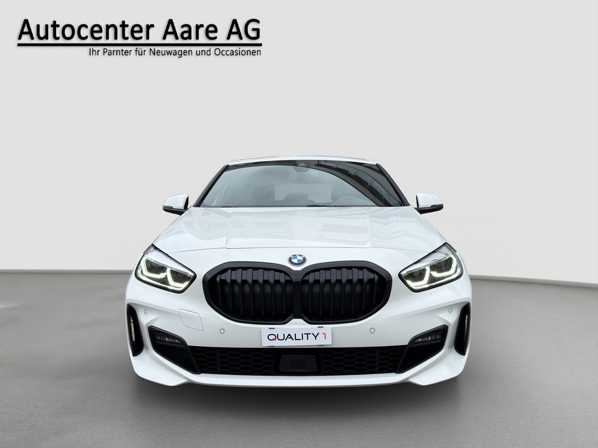 BMW 118d Steptronic M Sport-showroom-element-1