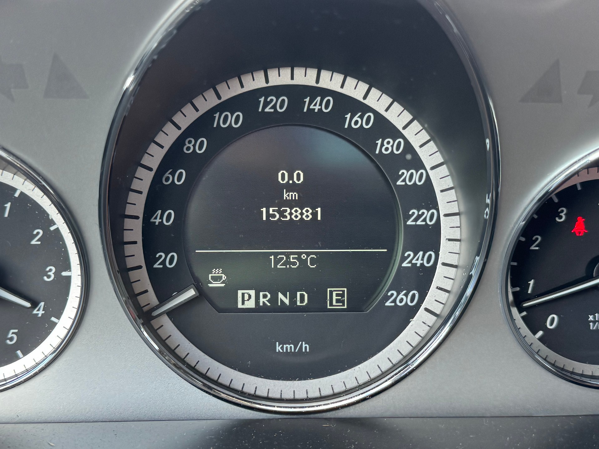 MERCEDES-BENZ E 350 CGI BlueEfficiency 7G-Tronic-image-9