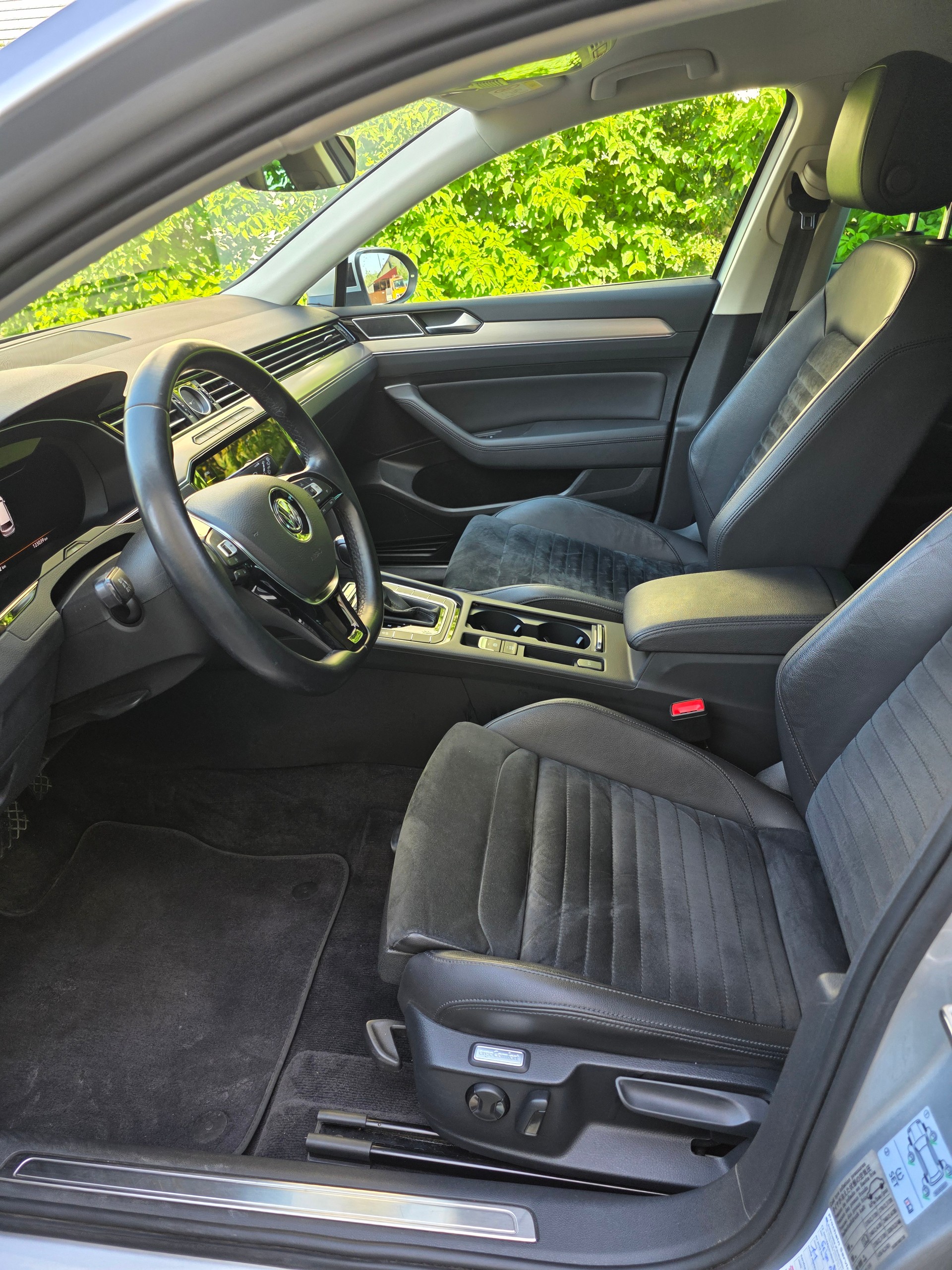 VW Passat Variant 2.0 TDI BMT Highline DSG 4Motion-image-10