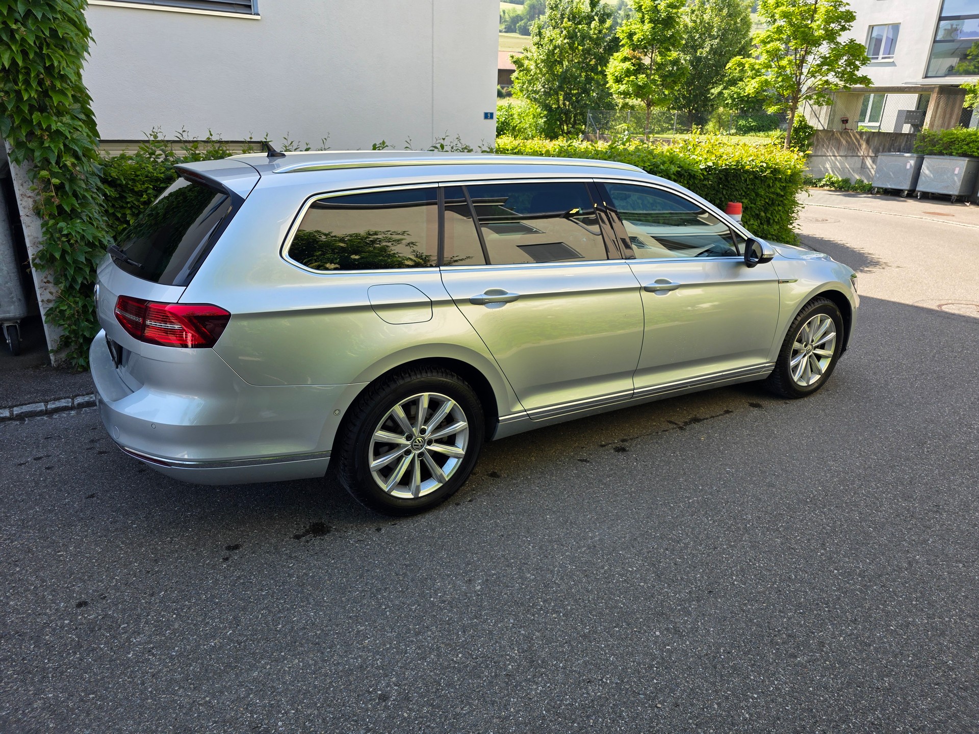 VW Passat Variant 2.0 TDI BMT Highline DSG 4Motion-image-4