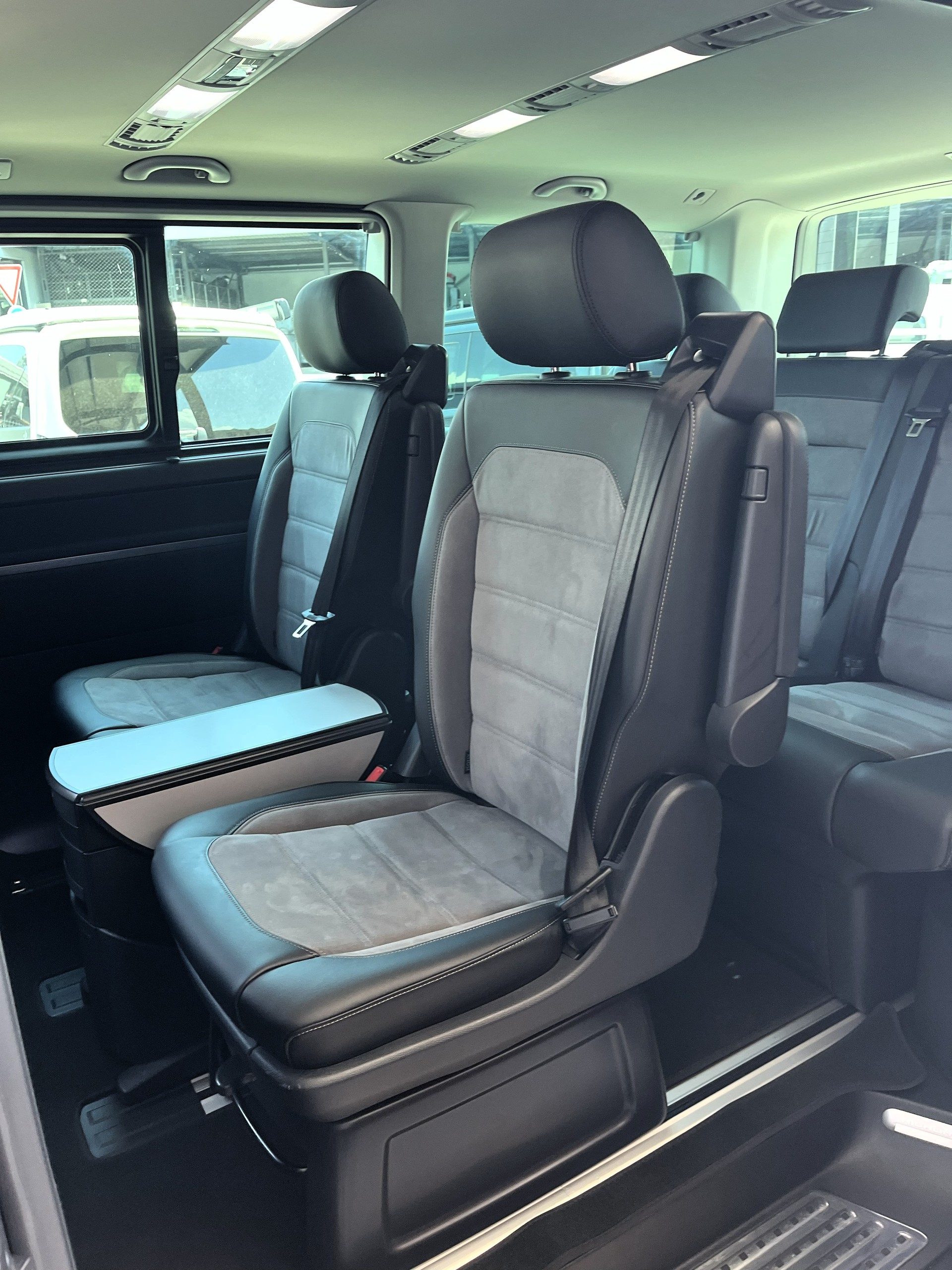 VW T6.1 Multivan 2.0 Bi-TDI Highline Liberty 4Mot. DSG-image-15