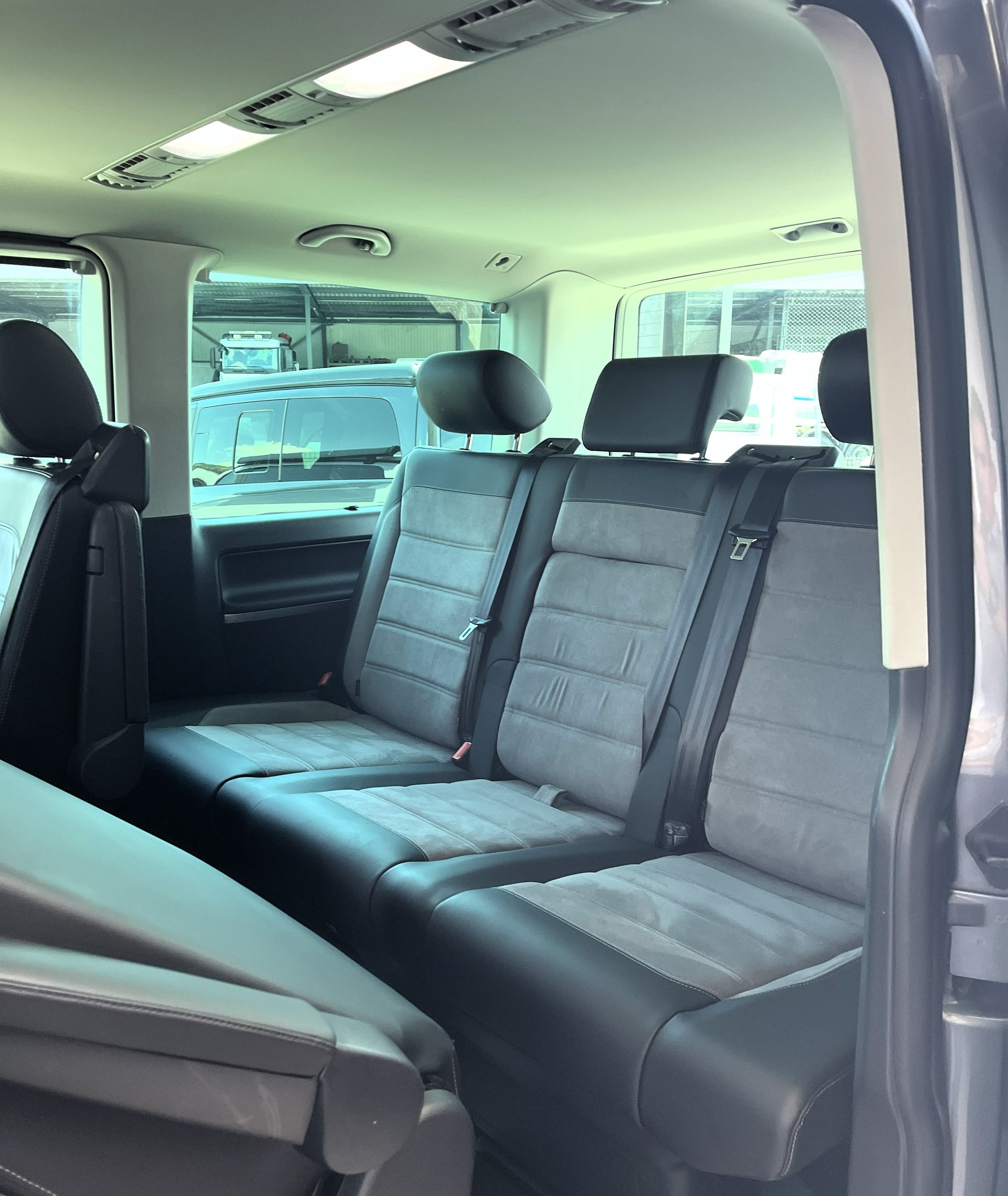 VW T6.1 Multivan 2.0 Bi-TDI Highline Liberty 4Mot. DSG-image-18