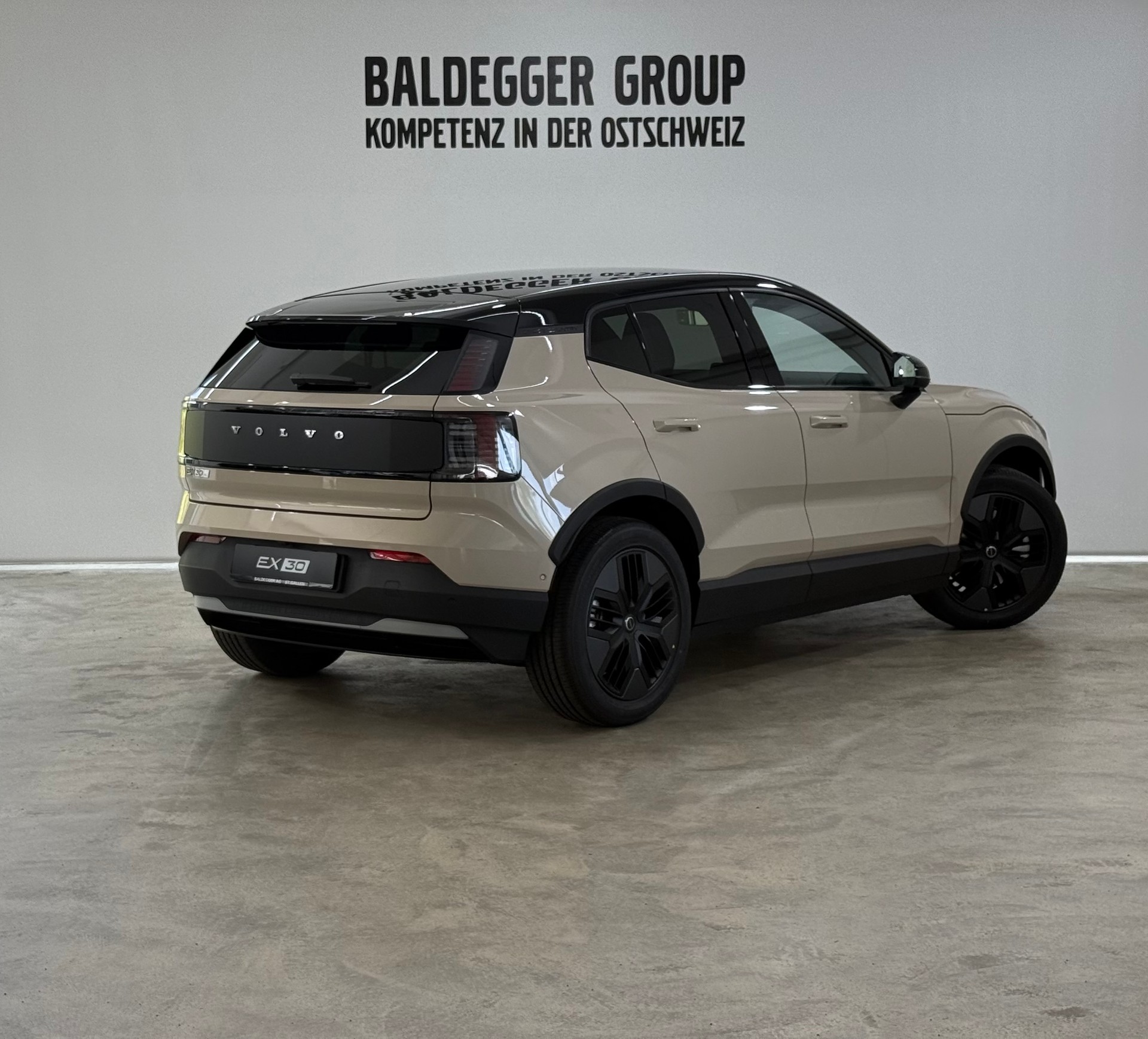 VOLVO EX 30 CC E60 Twin Performance A-showroom-element-2