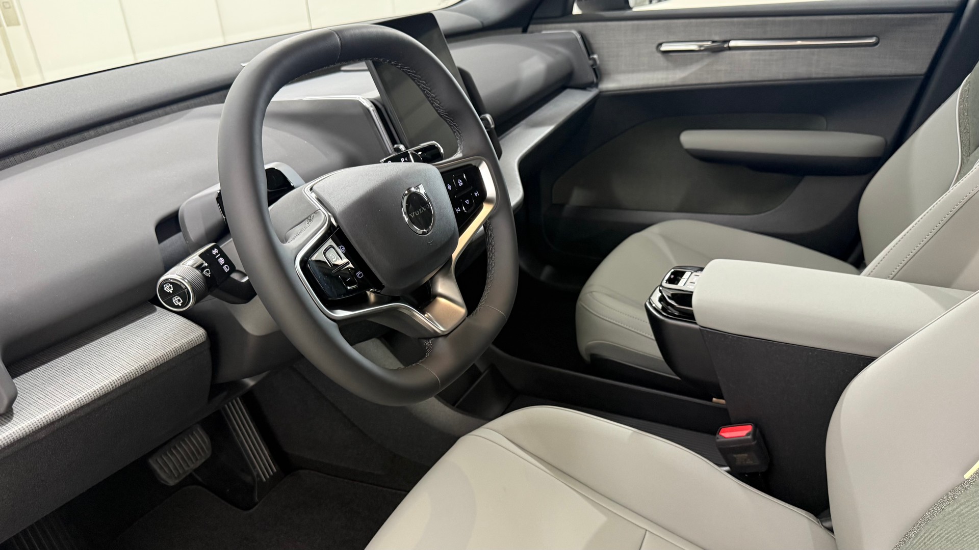VOLVO EX 30 CC E60 Twin Performance A-showroom-element-3