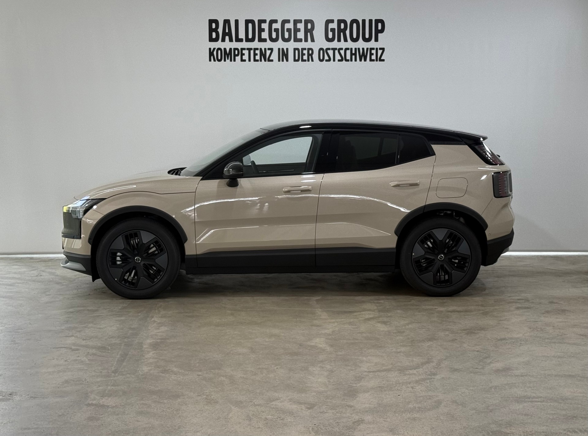 VOLVO EX 30 CC E60 Twin Performance A-showroom-element-1