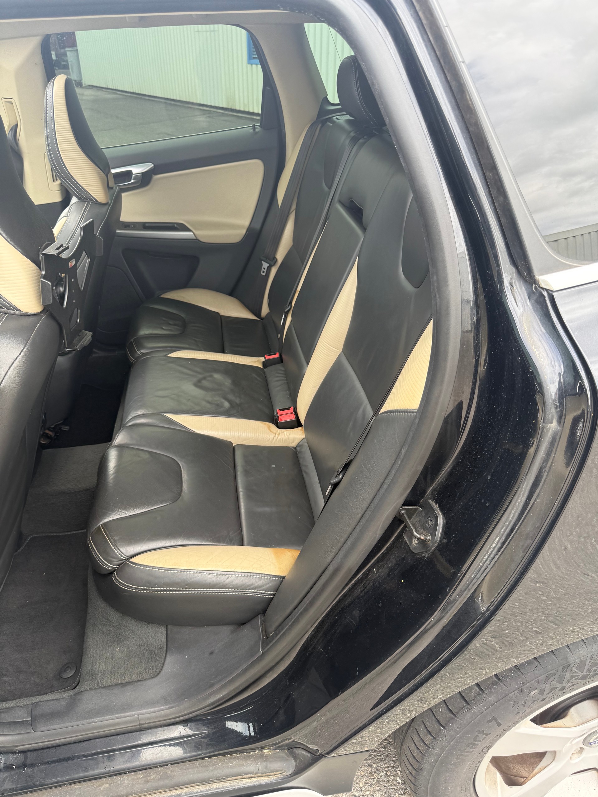 VOLVO XC60 D5 AWD-image-6