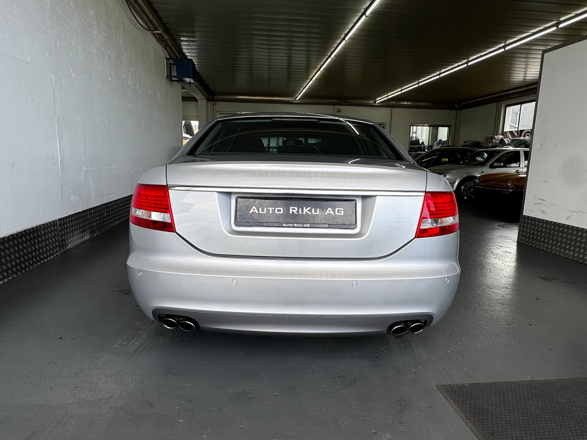 AUDI S6 Limousine 5.2 V10 quattro tiptronic-image-11