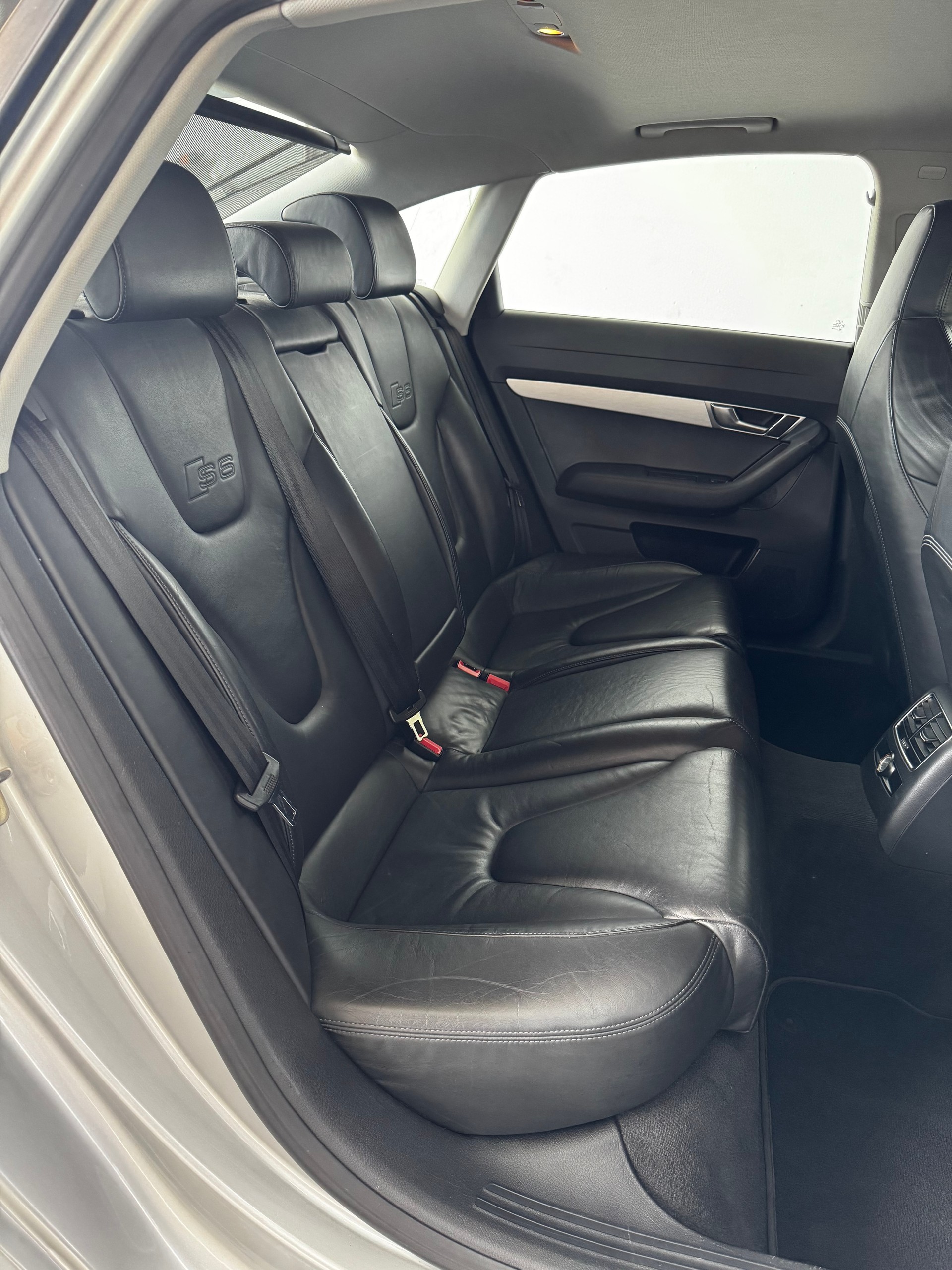 AUDI S6 Limousine 5.2 V10 quattro tiptronic-image-21