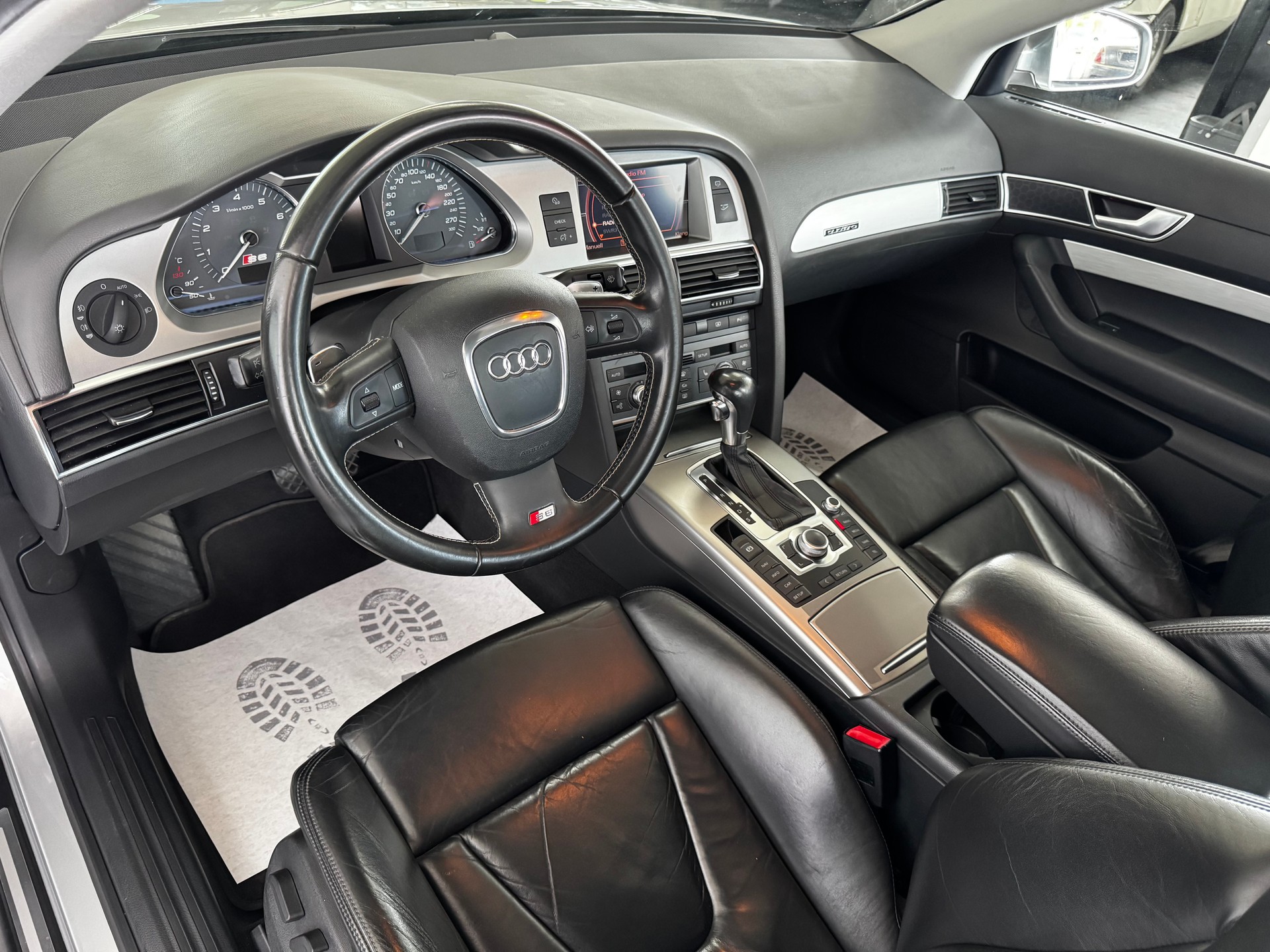 AUDI S6 Limousine 5.2 V10 quattro tiptronic-image-13