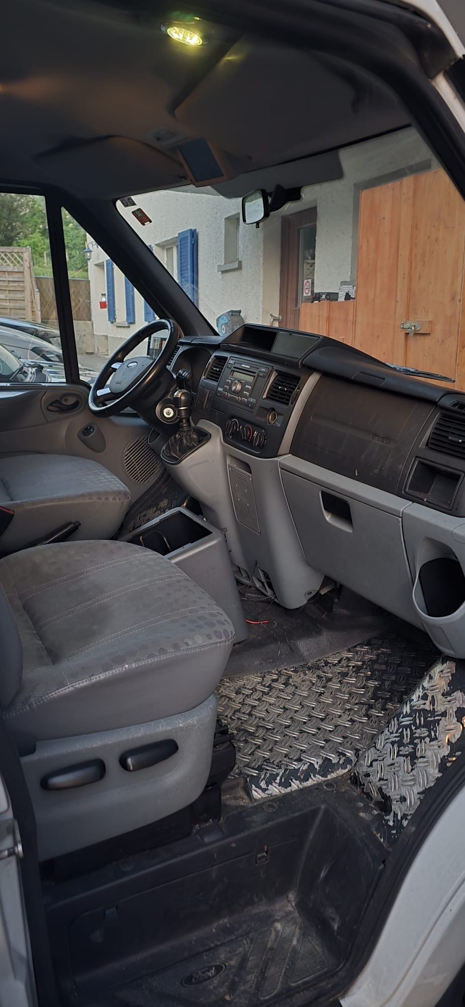 FORD Transit Van 350L Level 3-image-9