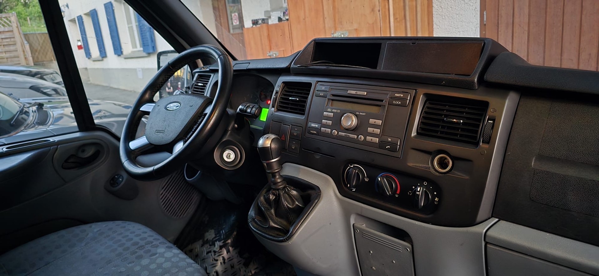 FORD Transit Van 350L Level 3-image-8