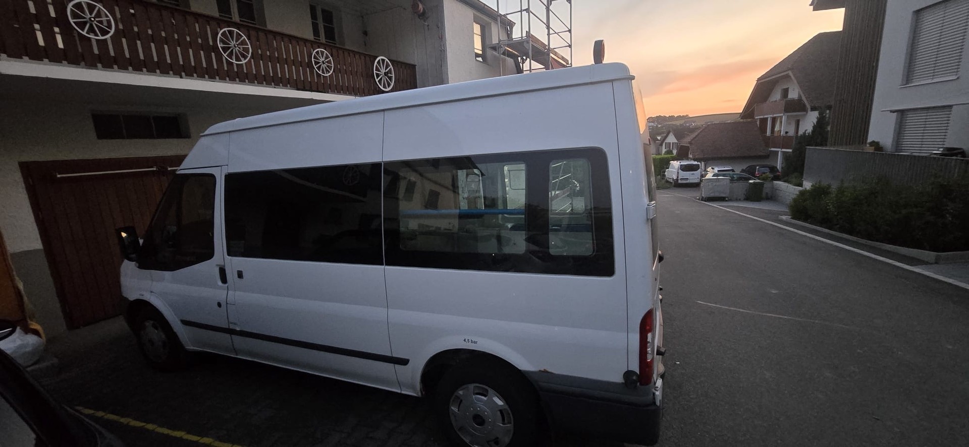 FORD Transit Van 350L Level 3-image-3