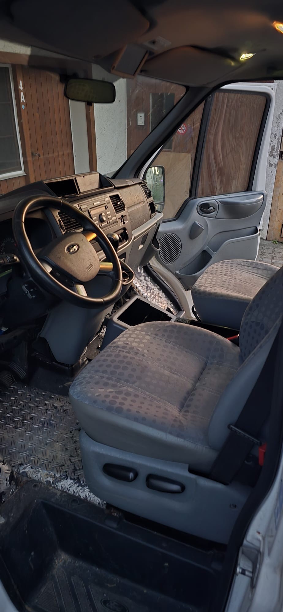 FORD Transit Van 350L Level 3-image-10