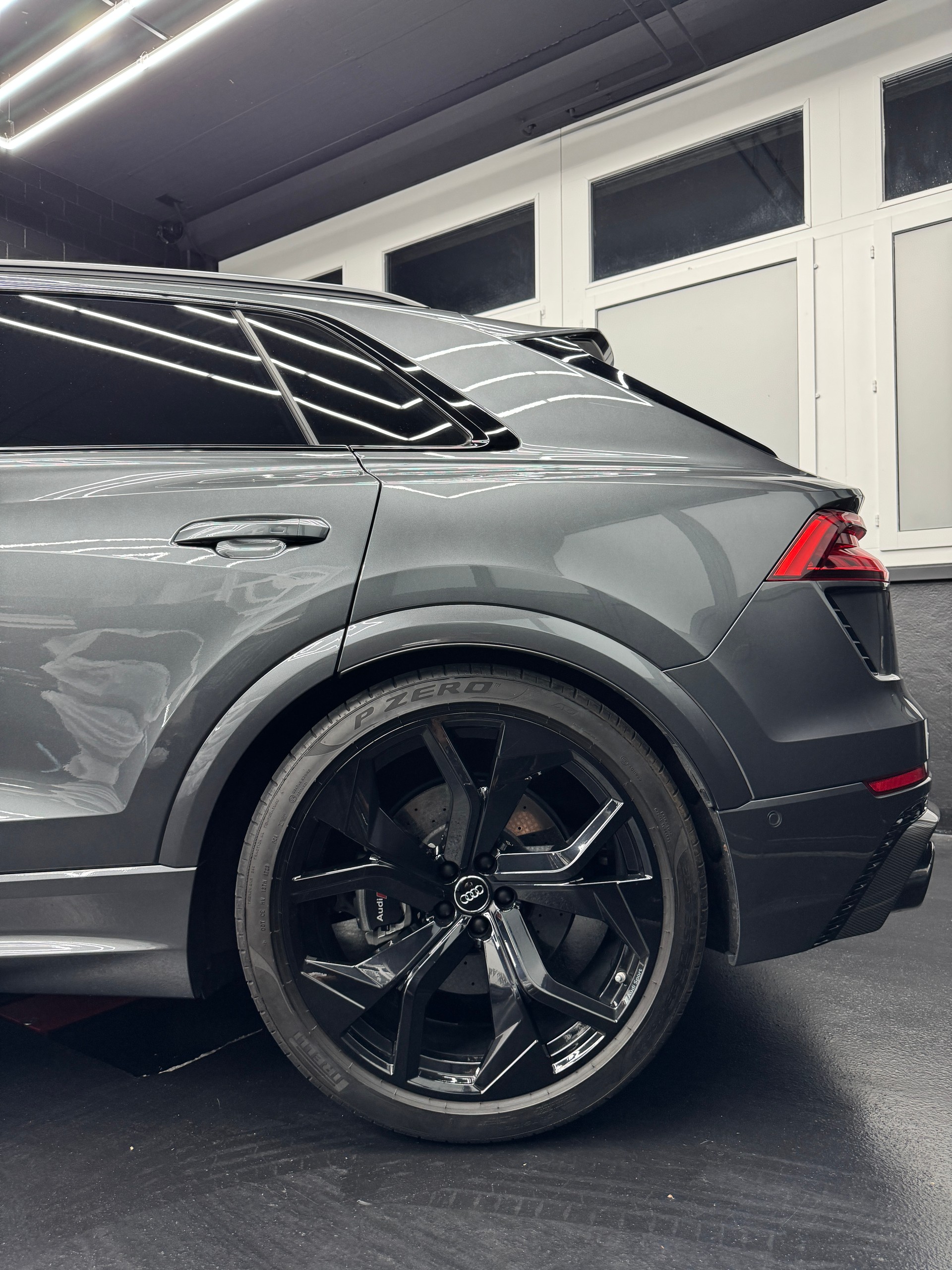 AUDI RSQ8 quattro tiptronic-image-6