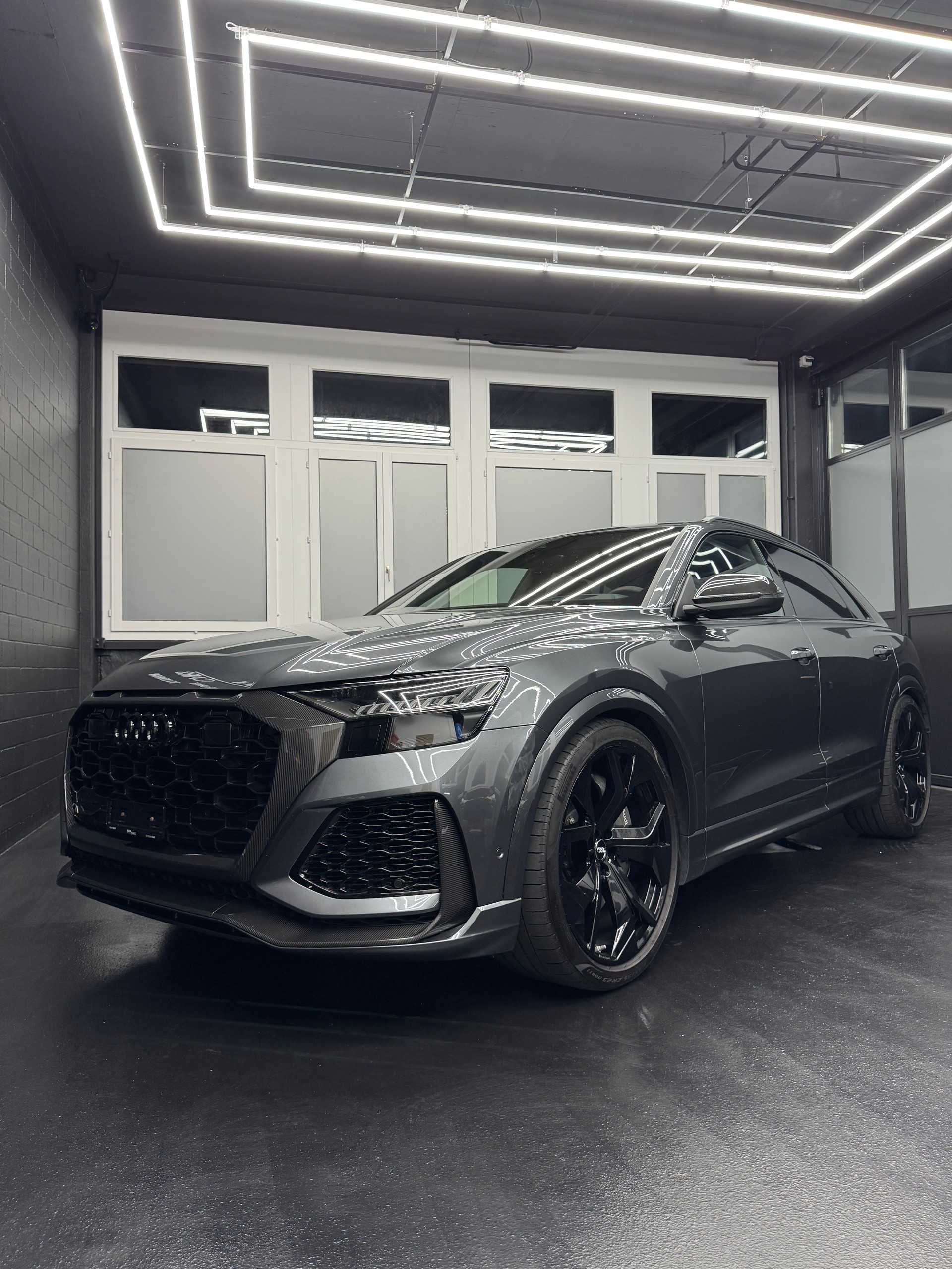 AUDI RSQ8 quattro tiptronic-image-1