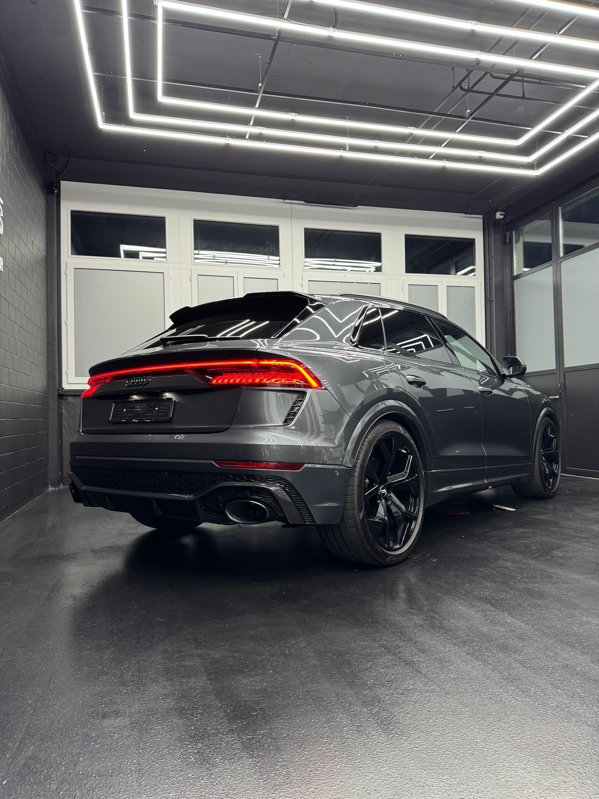 AUDI RSQ8 quattro tiptronic-image-3